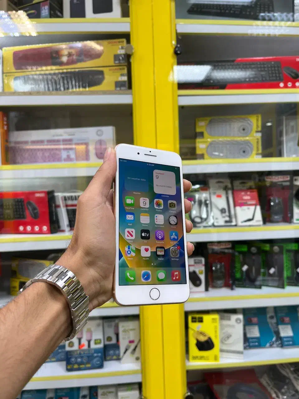 اپل iPhone 8 Plus با حافظهٔ ۱۲۸ گیگابایت|موبایل|مشهد, رضاشهر|دیوار