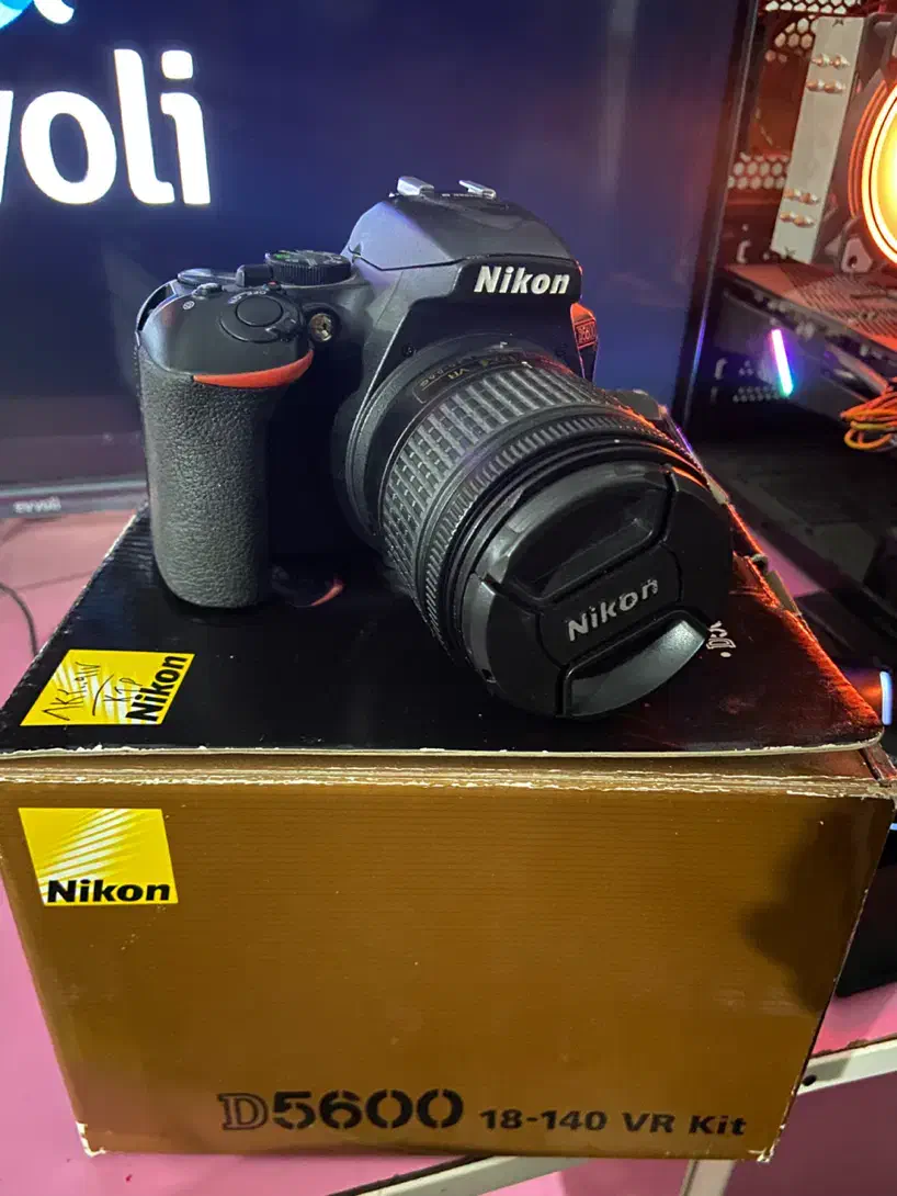 دوربین nikon D 5600|دوربین عکاسی و فیلم‌برداری|زاهدان, |دیوار