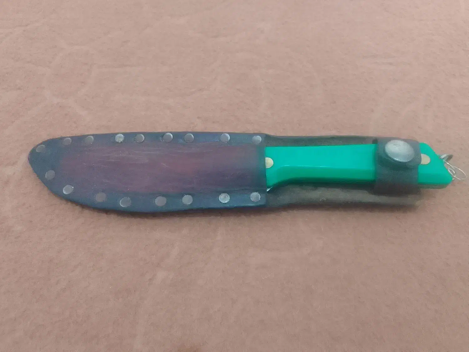 چاقوی تیز و خوش دست با غلاف چرم و باقیمت مناسب|کوهنوردی و کمپینگ|آزادشهر, |دیوار