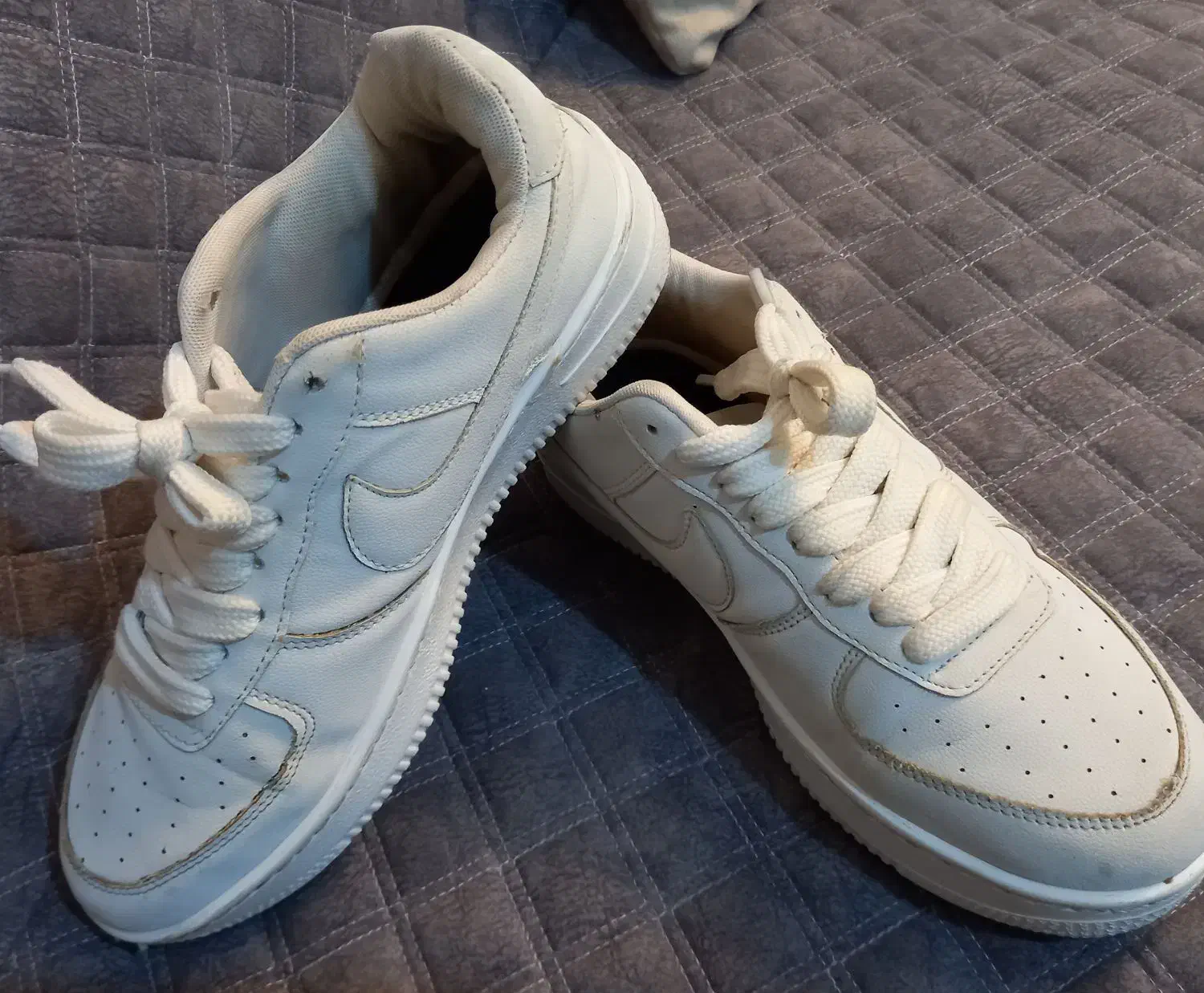 کتونی سفید|کیف، کفش، کمربند|بروجرد, |دیوار