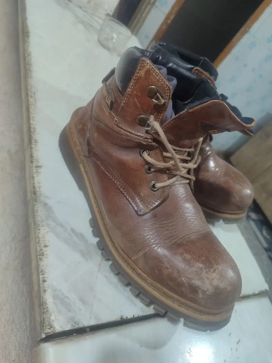 کفش|کیف، کفش، کمربند|ازنا, |دیوار