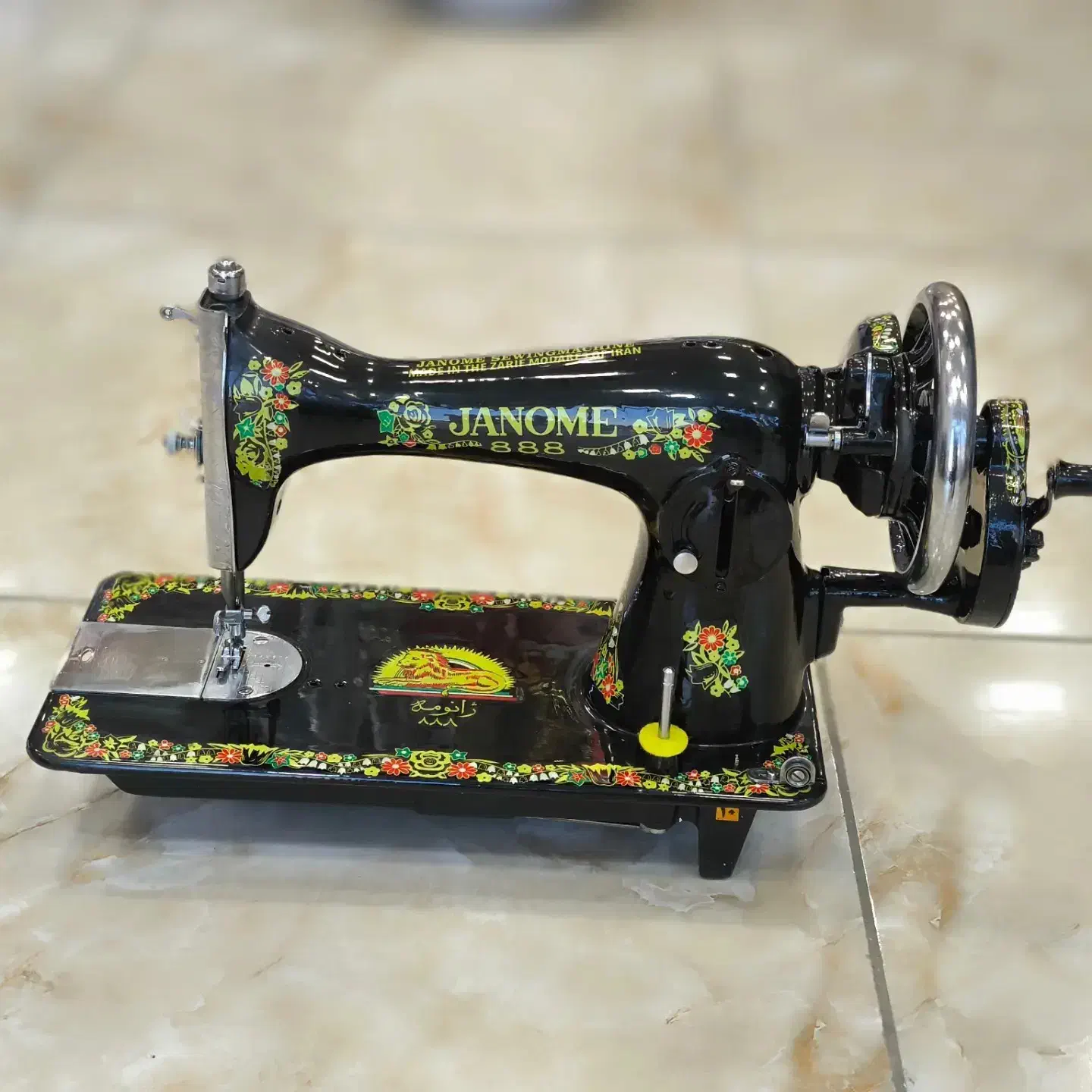 چرخ خیاطی قدیمی|چرخ خیاطی و ریسندگی|اسفراین, |دیوار