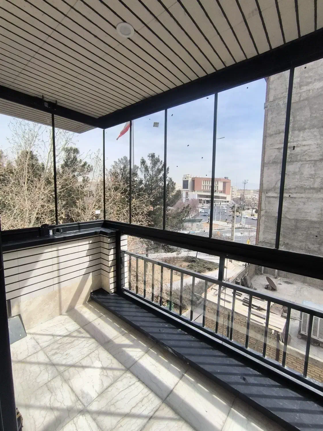 شیشه بالکنی نمایشگاهی اسلایدینگ پارتیشن شیشه ایی|خدمات پیشه و مهارت|ری, علایین|دیوار