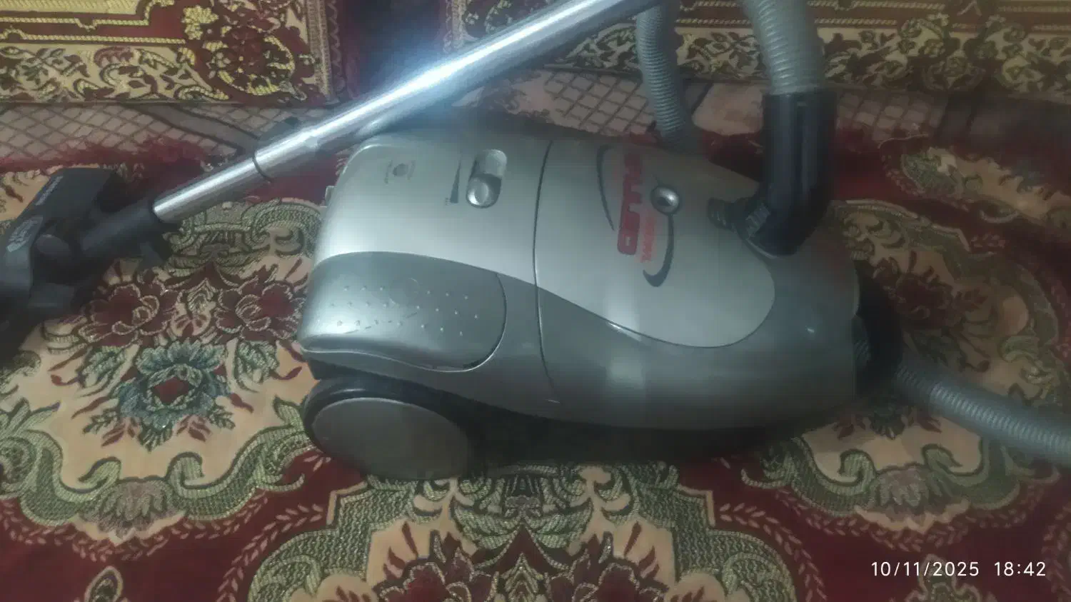 جاروبرقی سالم بدون عیب با مکش فوق العاده قوی|جاروبرقی، جارو شارژی، بخارشو|میاندوآب, |دیوار