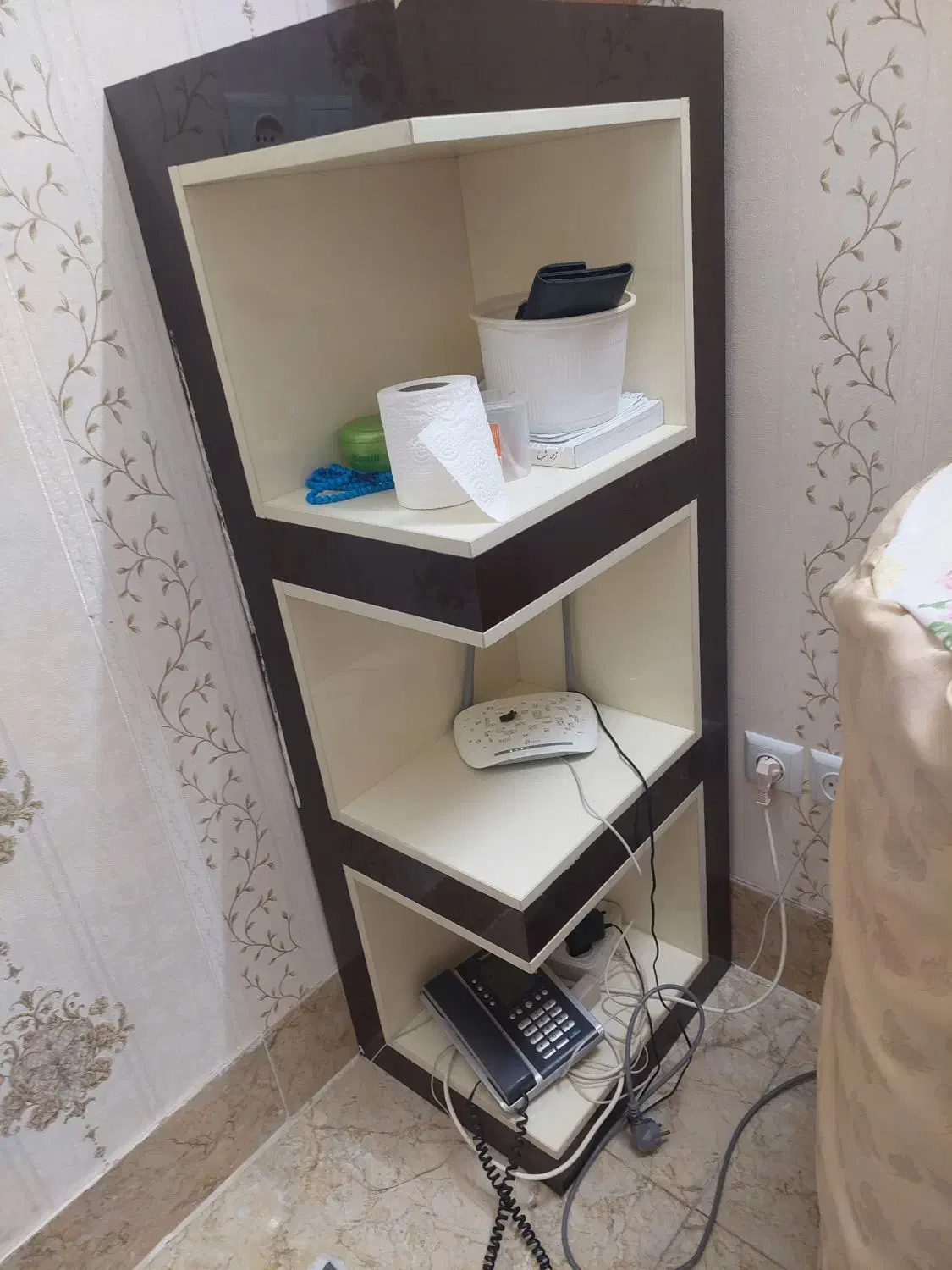 باکس سه طبقه جنس های گلس|کتابخانه، شلف، قفسههای دیواری|کاشان, فاز ۲ ناجی آباد|دیوار