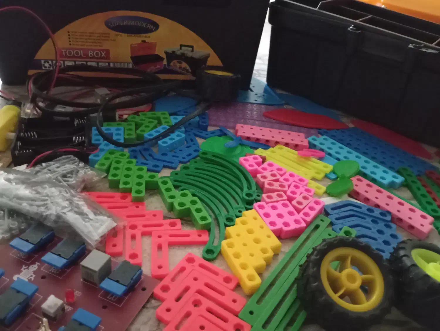 رباتیک|اسباب‌‌بازی|رشت, گلباغ نماز|دیوار