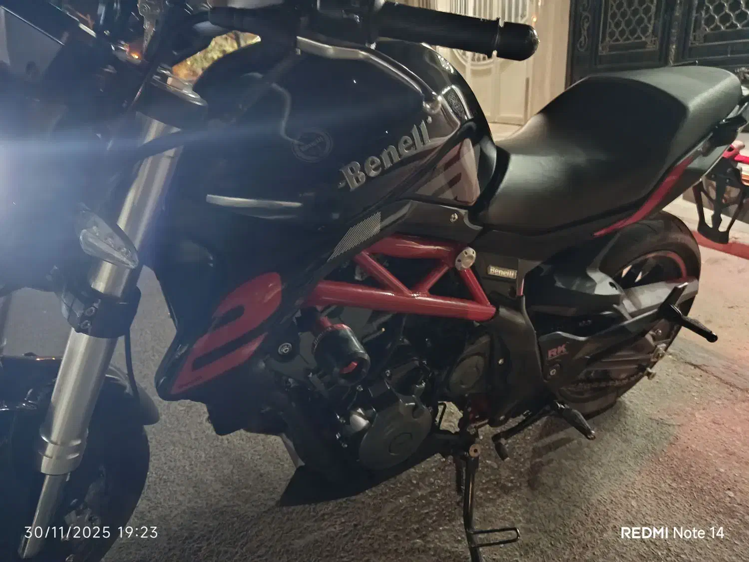 بنلی جفت|موتورسیکلت|مه ولات, |دیوار