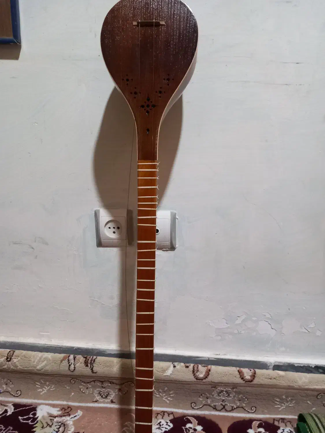 سه تار ابزار موسیقی|سازهای سنتی|دهلران, |دیوار