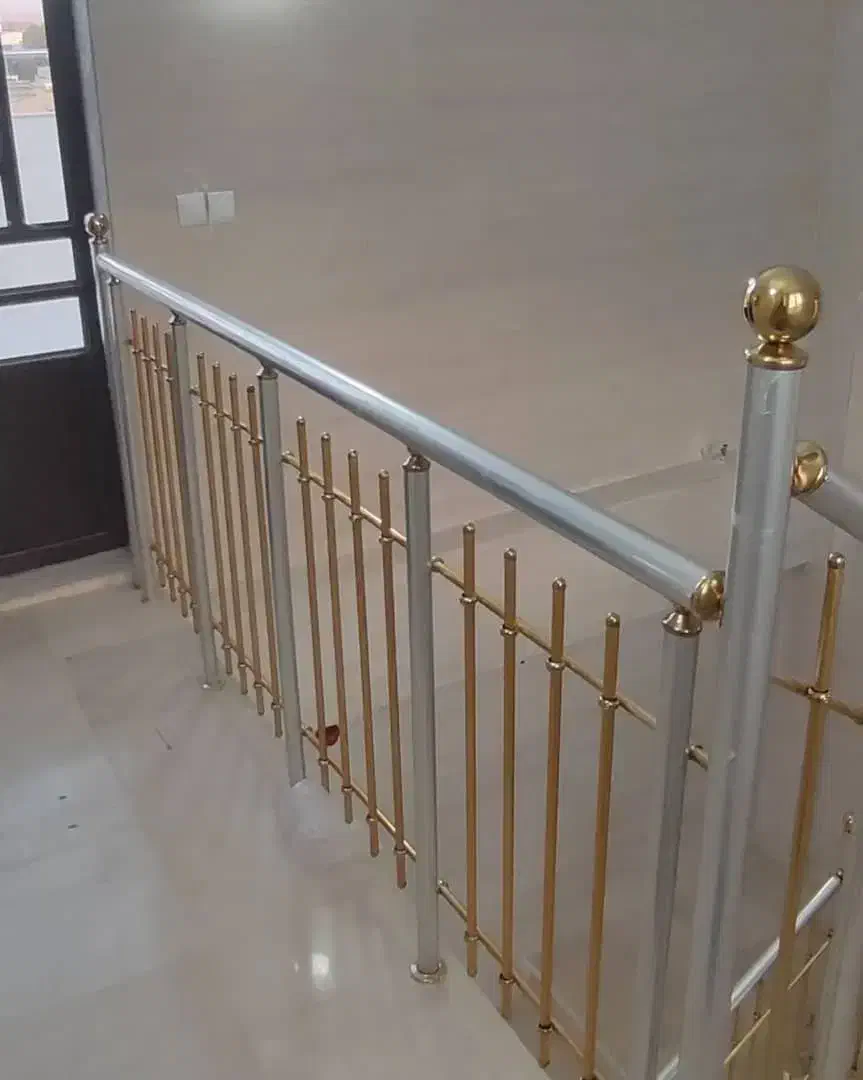 فروش کاغذدیواری در نواع طرح ها و نصب نرده استیل|خدمات پیشه و مهارت|خوی, |دیوار