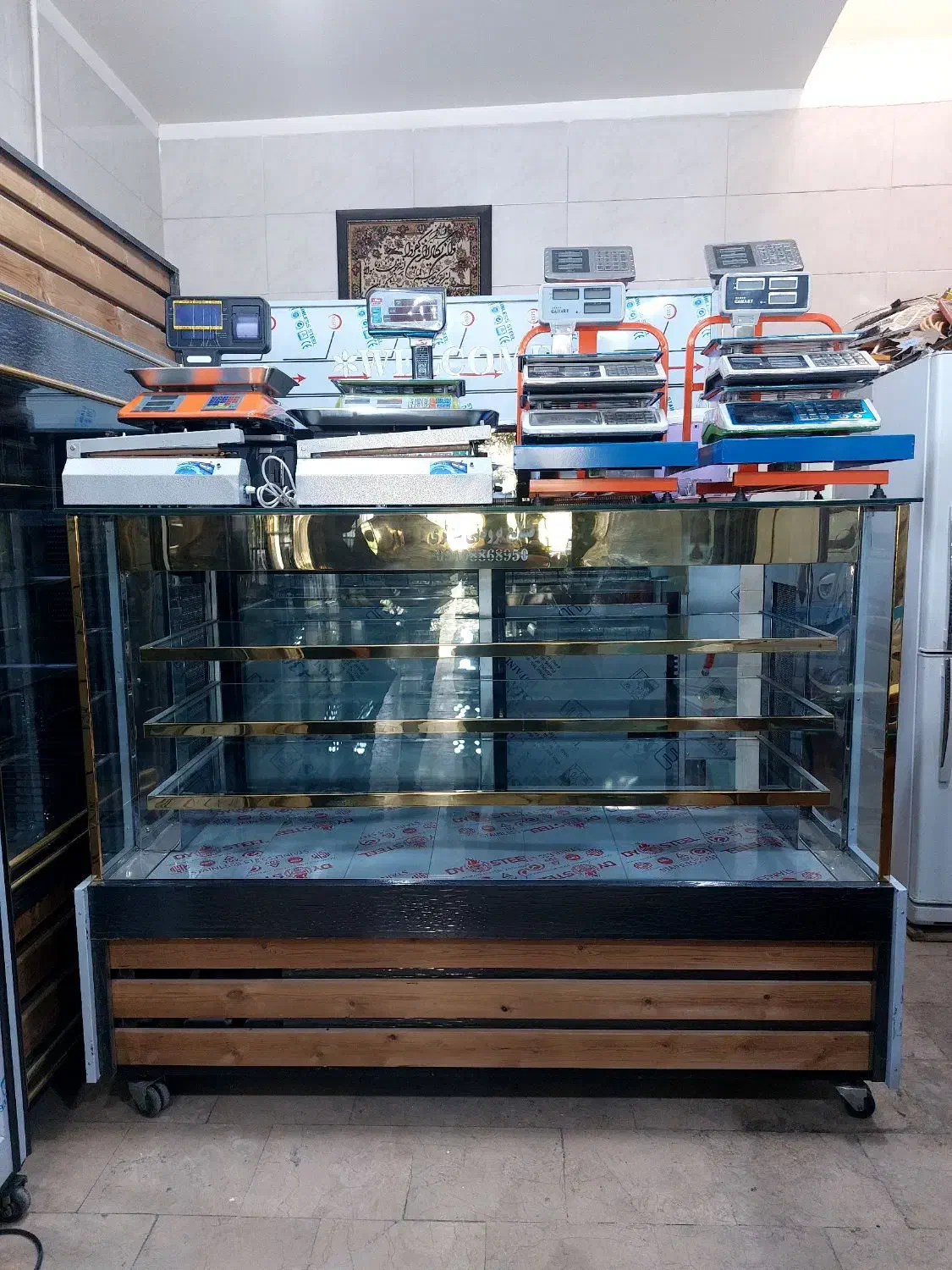 یخچال مکعبی و میزکاری|فروشگاه و مغازه|قم, نخودی|دیوار