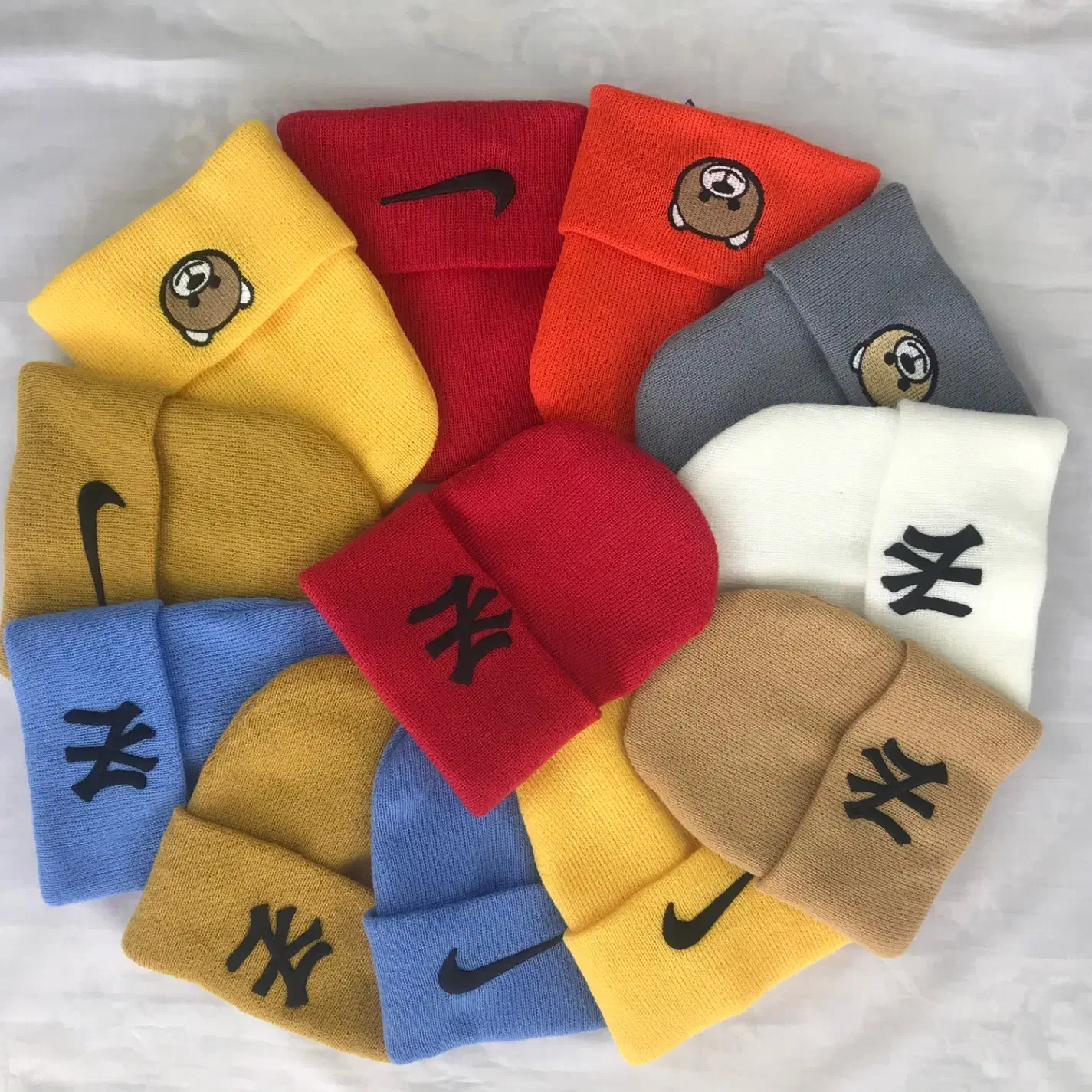 کلاه زمستانی|لباس|سبزوار, باهنر|دیوار