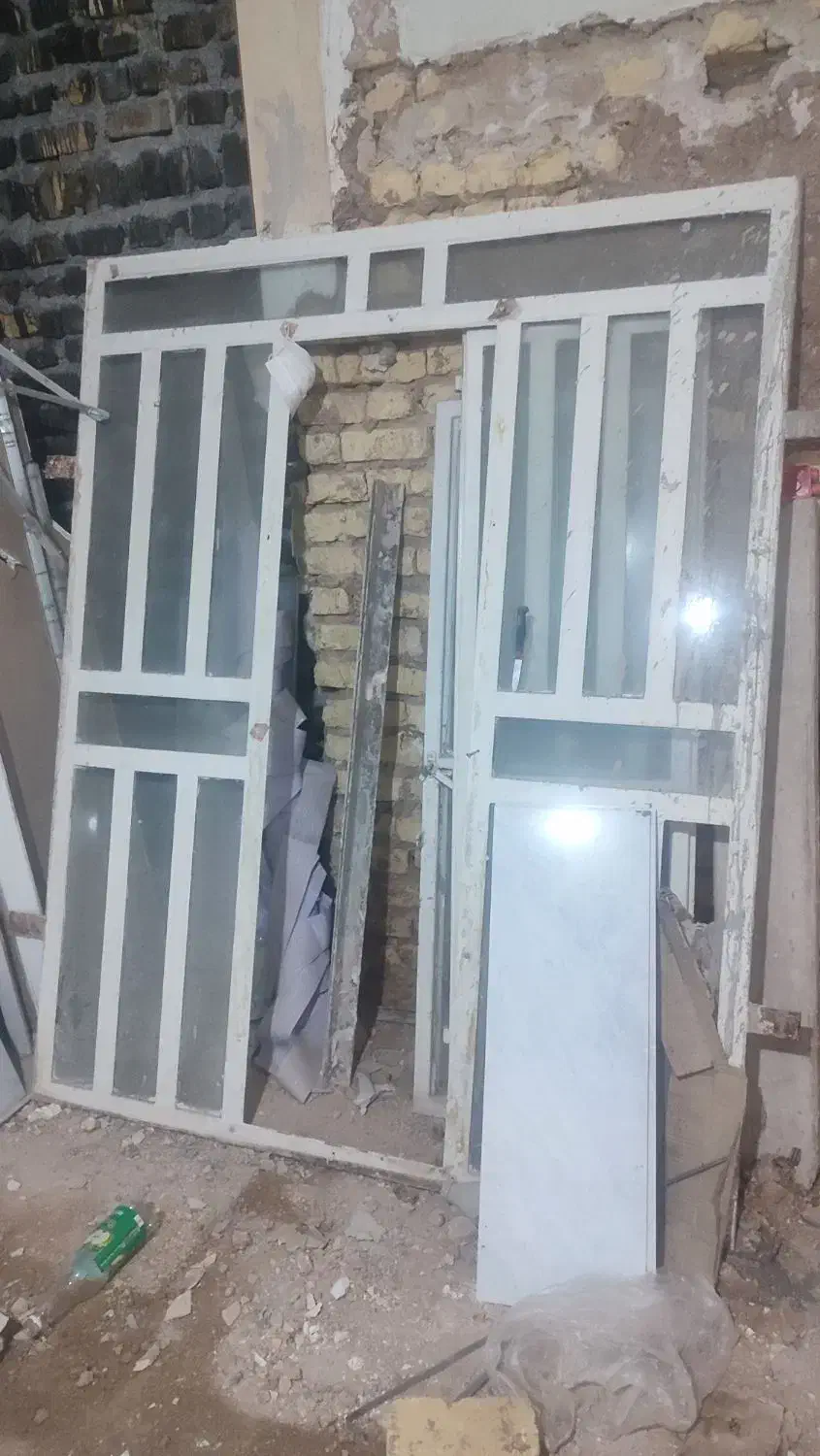 پنجره آهنی فلزی|مصالح و تجهیزات ساختمان|شیراز, شهرک سعدی|دیوار