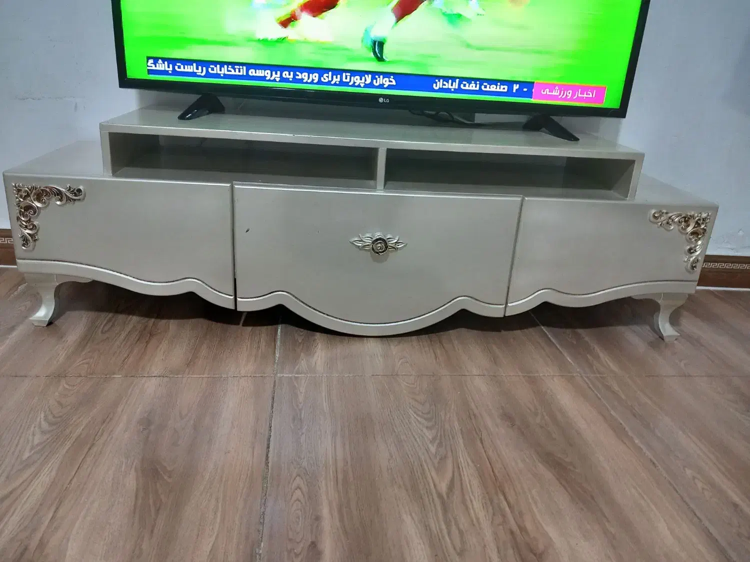 بوفه میزتی وی|بوفه، ویترین، کنسول|ملایر, |دیوار