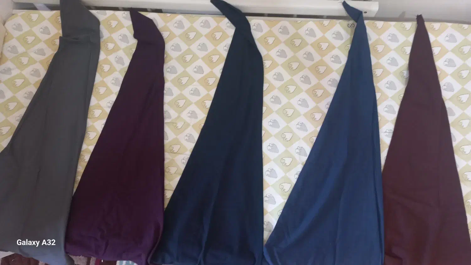 مقنعه رنگی بروجردی سایز ۹۰ و چادر کرپ مشکی|لباس|شیراز, گلدشت معالیآباد|دیوار