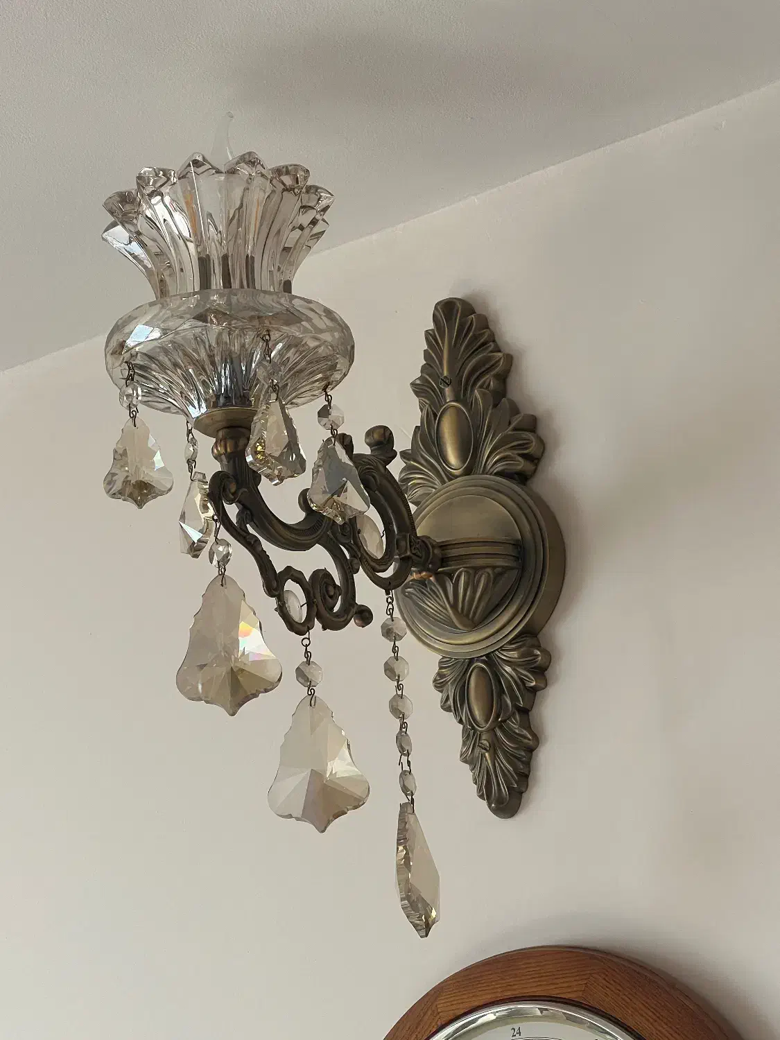 لوستر برنز ۶ شاخه|لوستر و چراغ آویز|اصفهان, باغ زرشک|دیوار