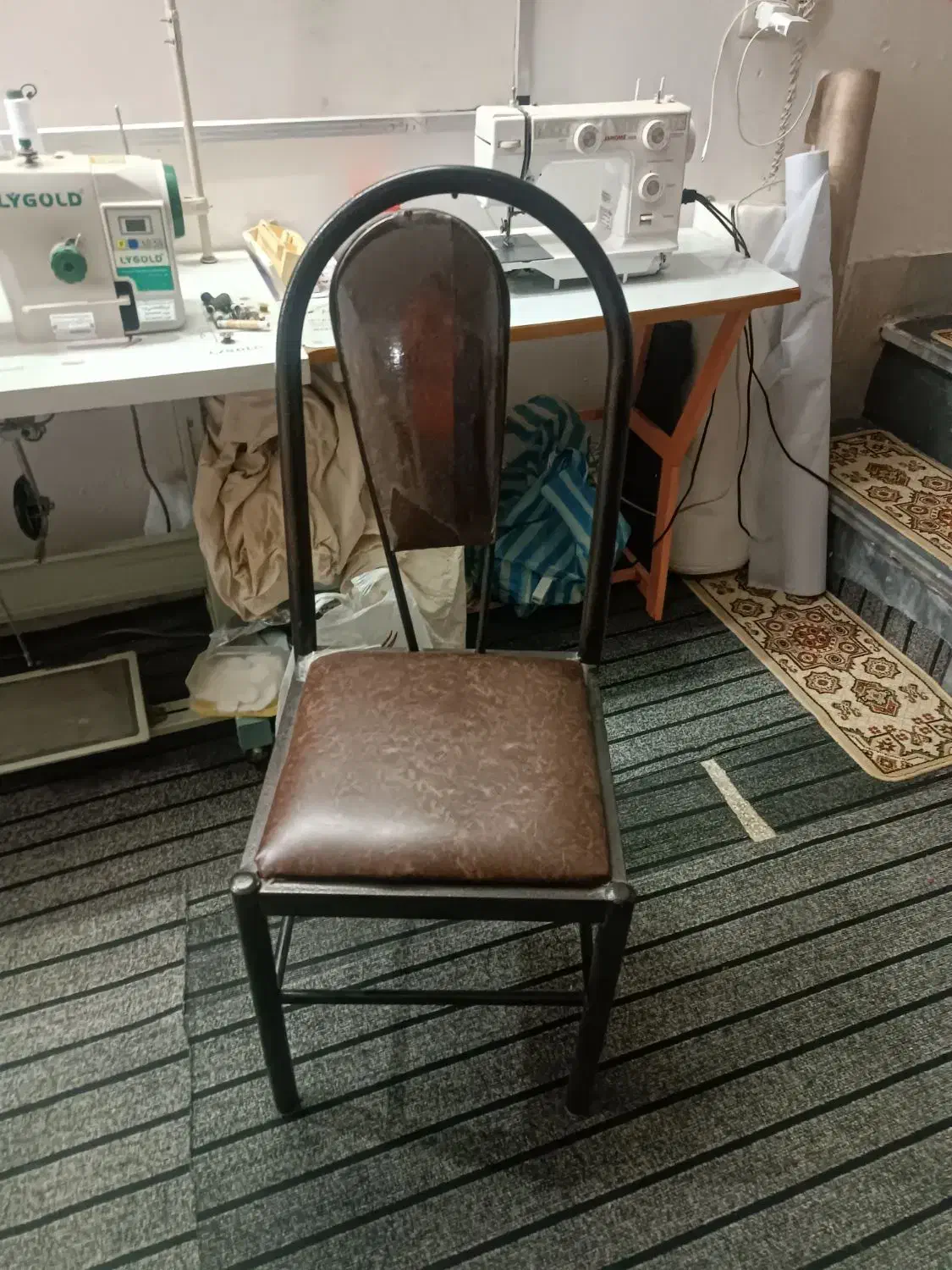 ۴عدد صندلی فقط فقط دو میلیون و هشتصد تومن|صندلی و نیمکت|آران و بیدگل, |دیوار