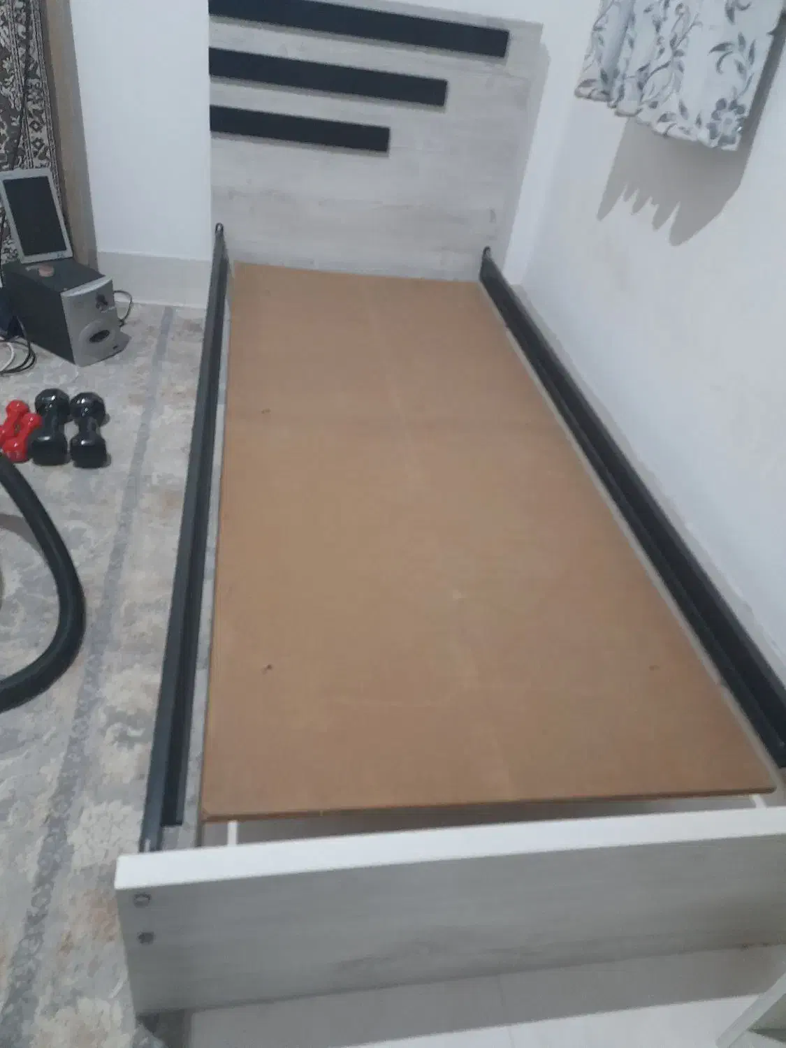 تخت خواب ومیزوصندلی چوبی|تخت و سرویس خواب|بهشهر, |دیوار