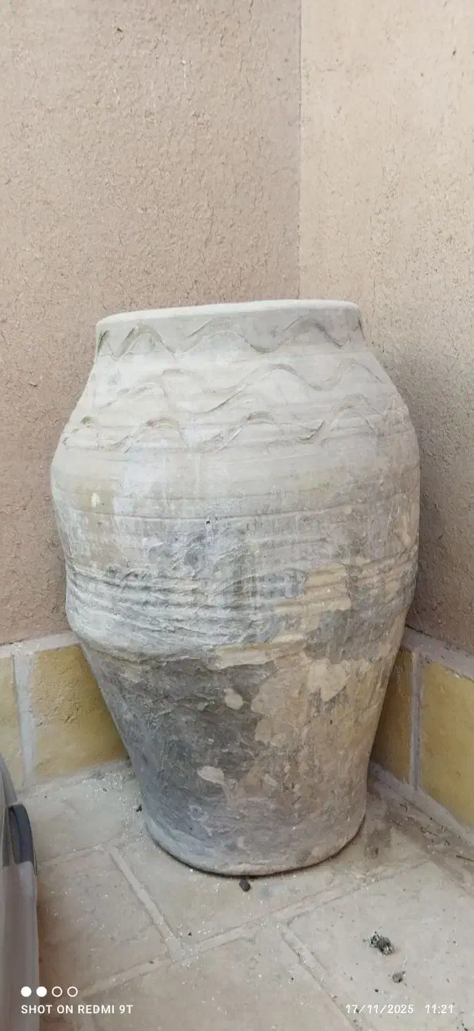 خمره یا کوزه|کلکسیون اشیاء عتیقه|یزد, |دیوار