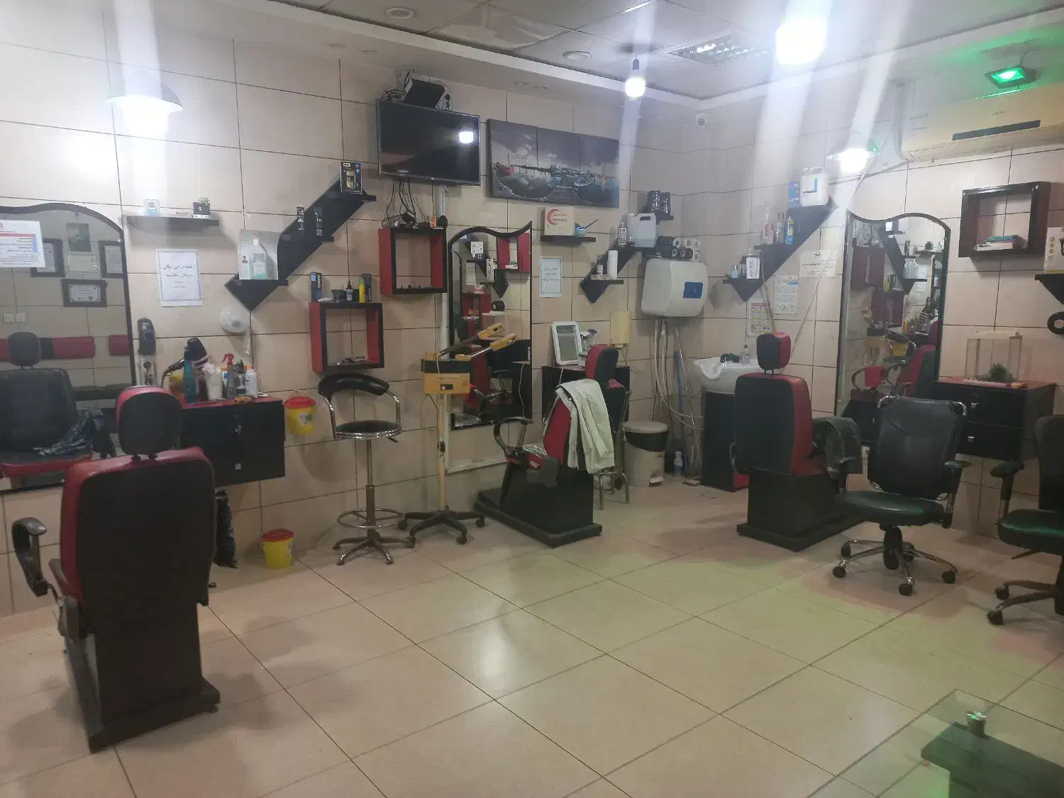 نیاز  همکار  وکارمند  ارایشگری|استخدام درمانی، زیبایی، بهداشتی|کیش, |دیوار