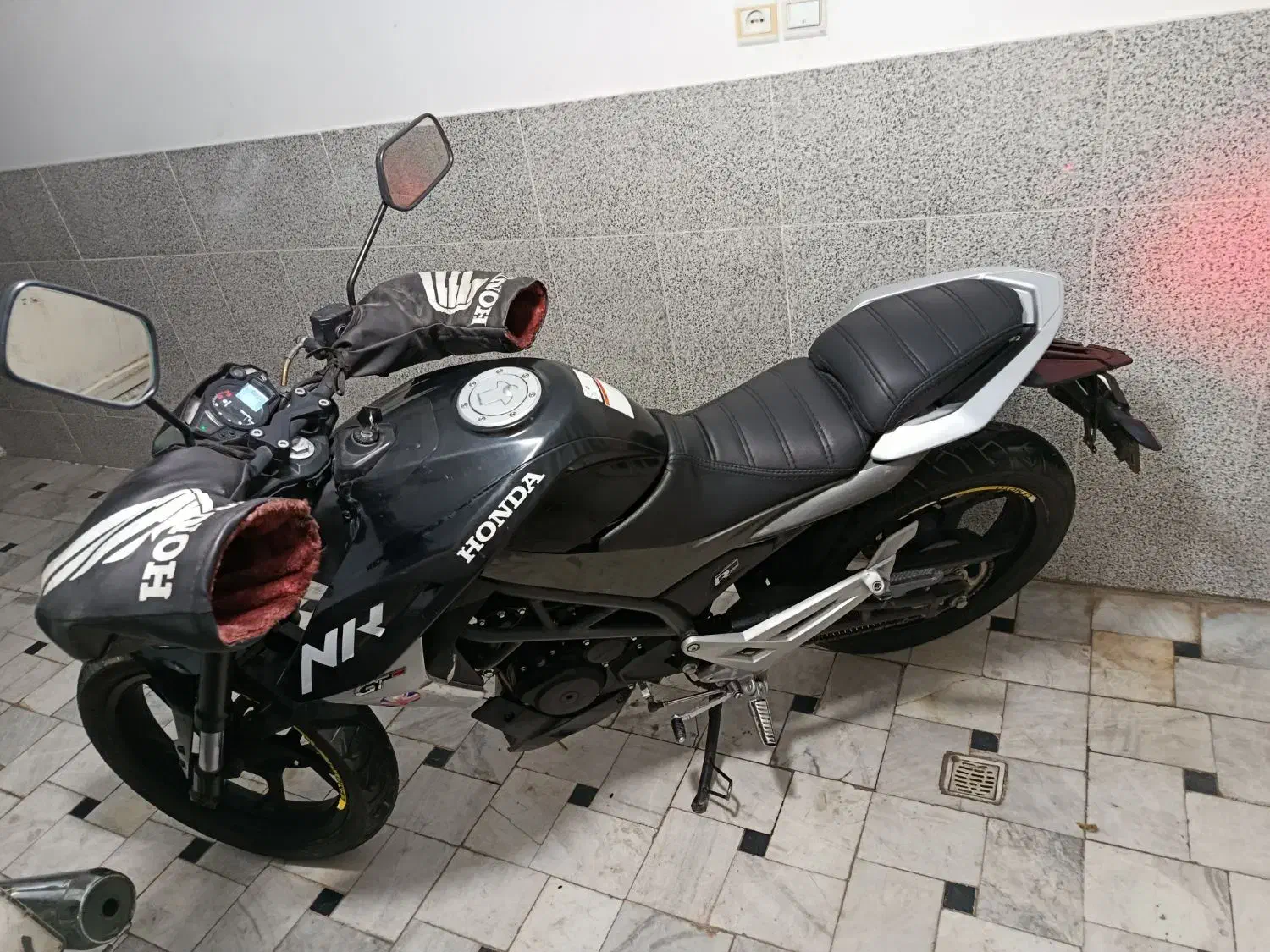 cf 150|موتورسیکلت|قم, قلعه کامکار|دیوار