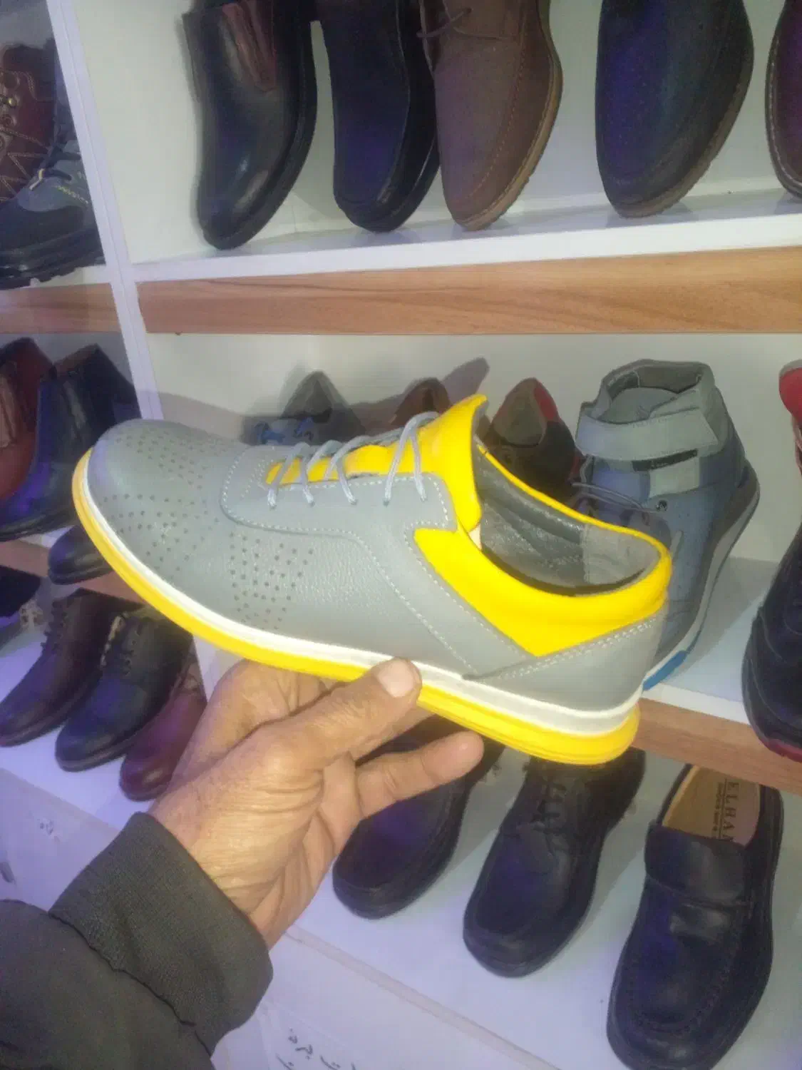 کفش تمام چرم تبریز ودست دوزدراردستان|کیف، کفش، کمربند|اردستان, |دیوار