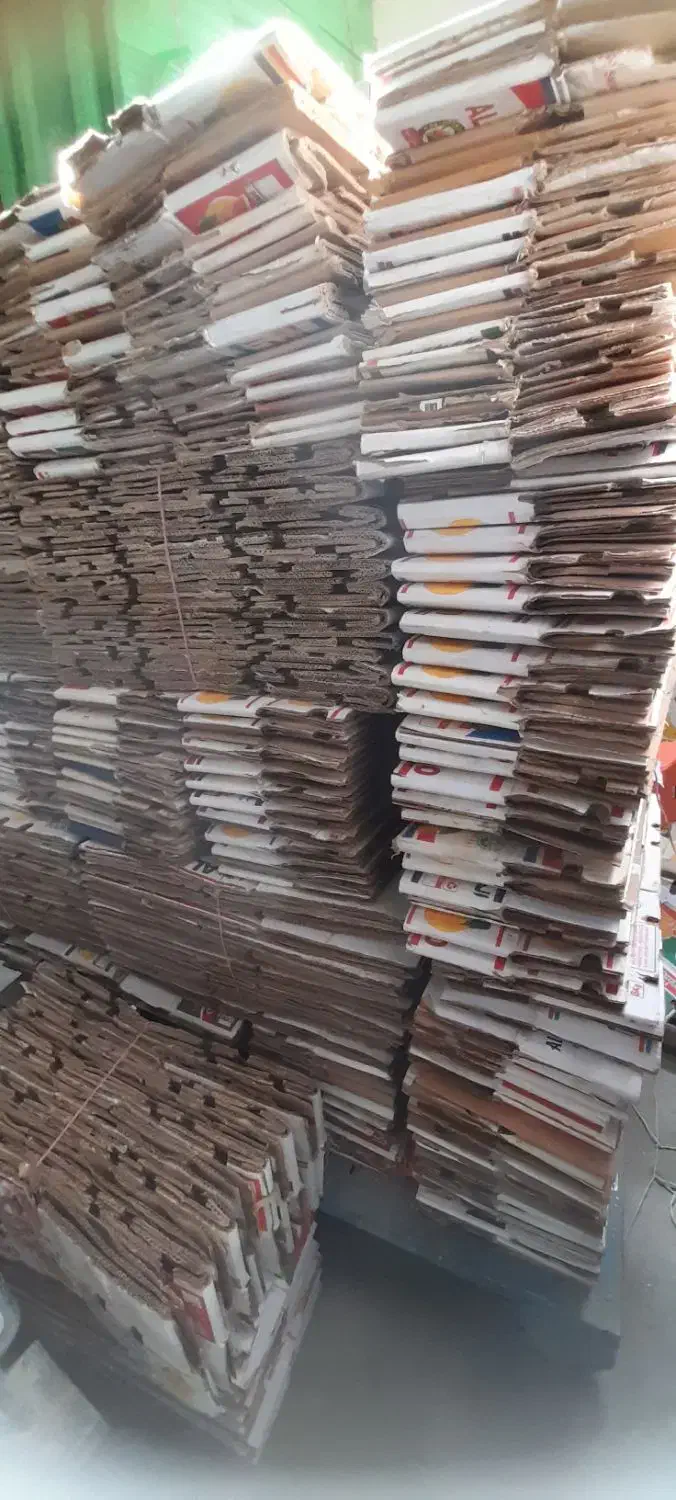 کارتن موزی و روزنامه|فروشگاه و مغازه|خمینیشهر, |دیوار