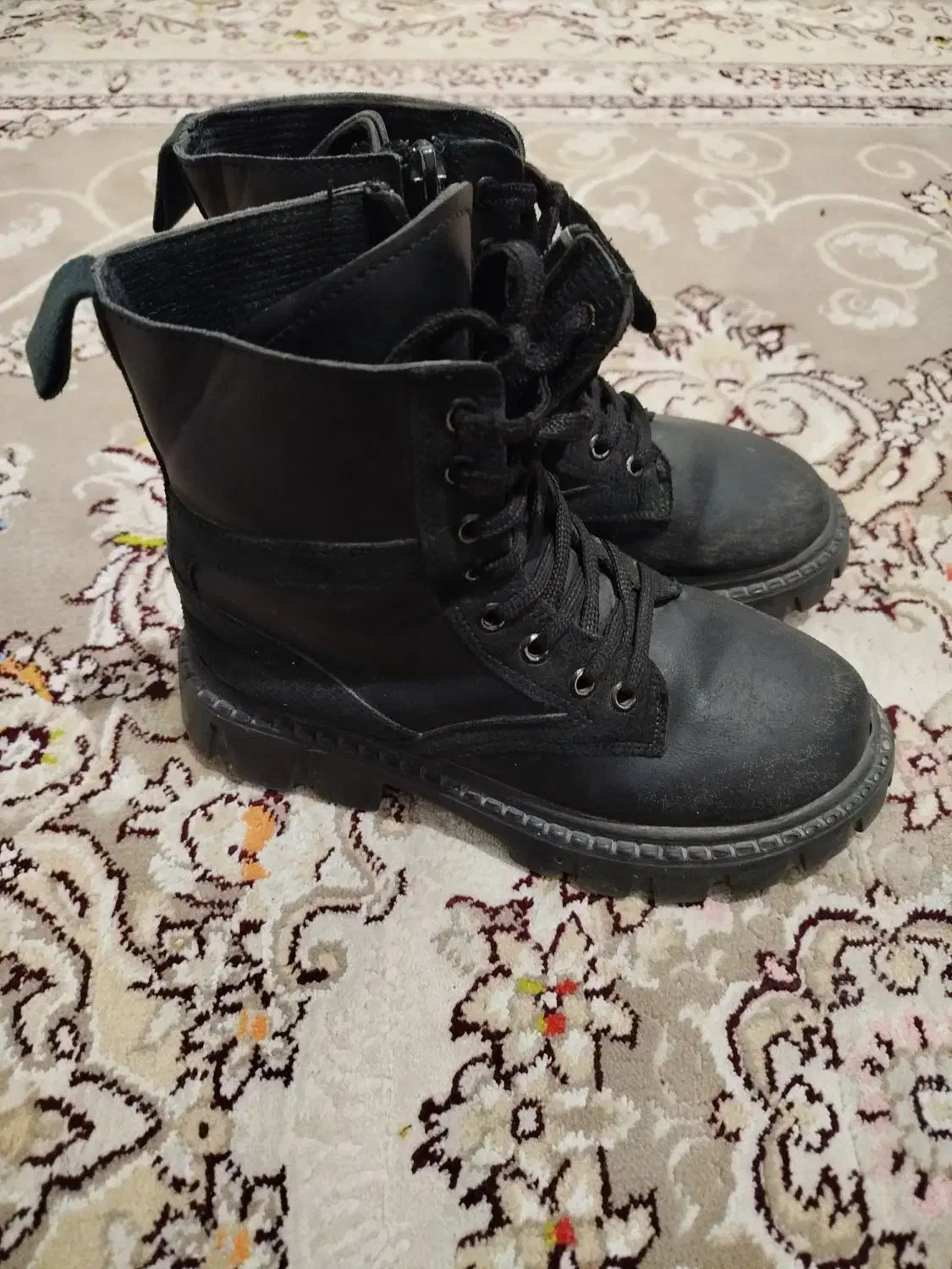 بوت بچگانه|کفش و لباس بچه|اندیشه, اندیشه فاز ۴|دیوار