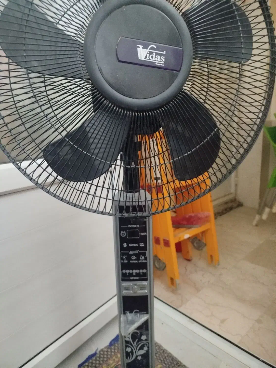 پنکه ایستاده|پنکه و تصفیهکنندهٔ هوا|اصفهان, شاهزید|دیوار