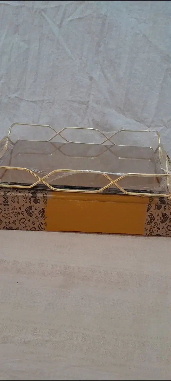 سینی آینه ای طلایی|ظروف سرو و پذیرایی|قم, شهرک امام حسن|دیوار