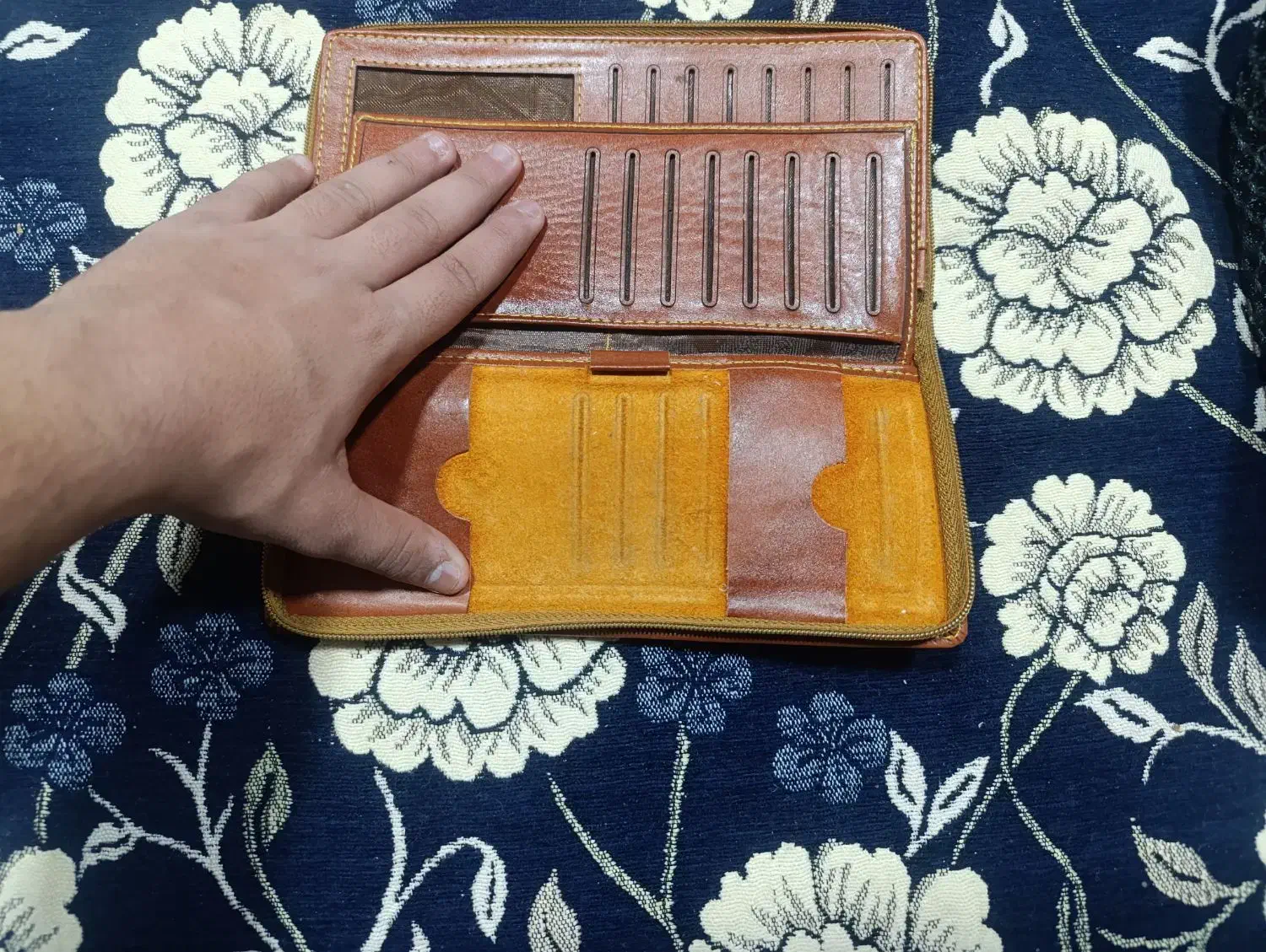 کیف|کیف، کفش، کمربند|نهاوند, |دیوار