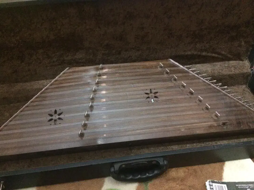 سنتور دو مهر نهاوندی|سازهای سنتی|کرمان, |دیوار