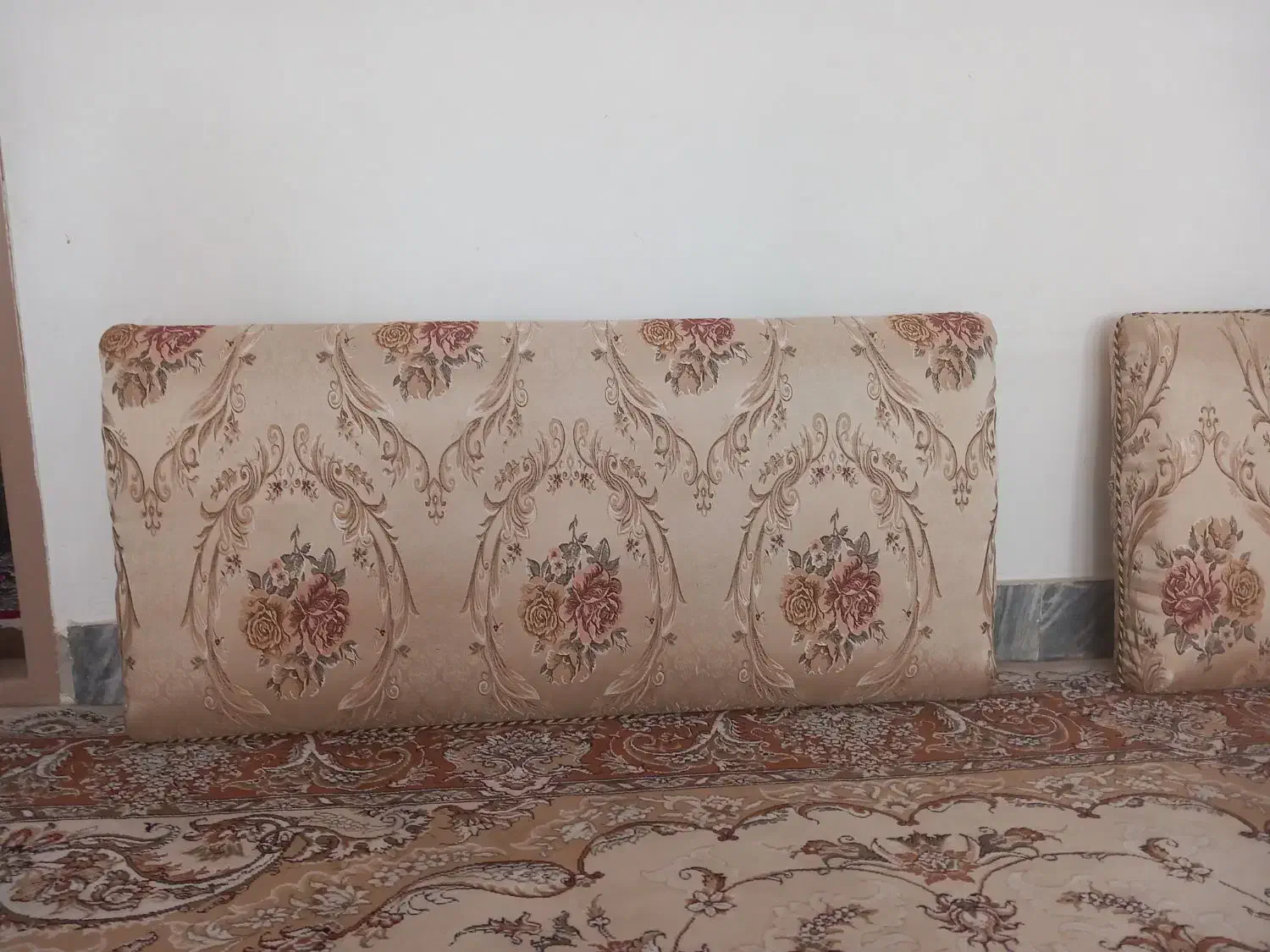 پشتی نو نو|پشتی|اسلام‌‌آباد غرب, |دیوار