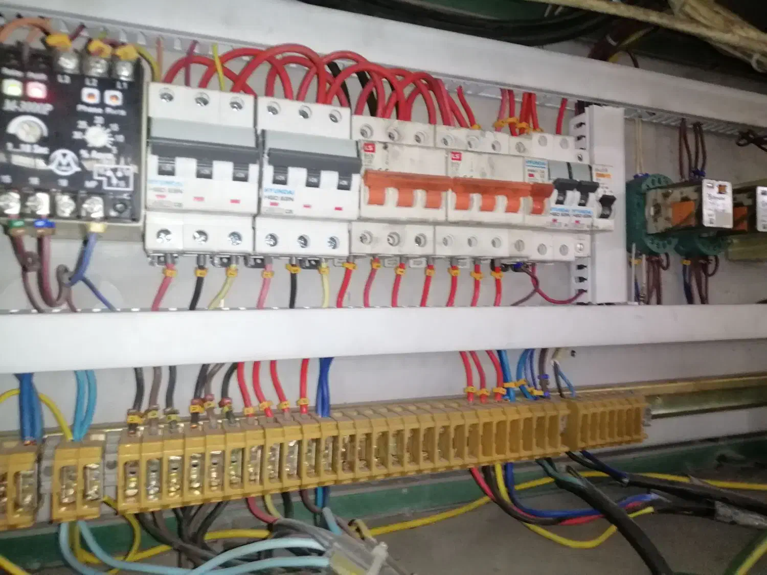 عیب یابی و مونتاژ تابلو برق|خدمات پیشه و مهارت|تبریز, |دیوار