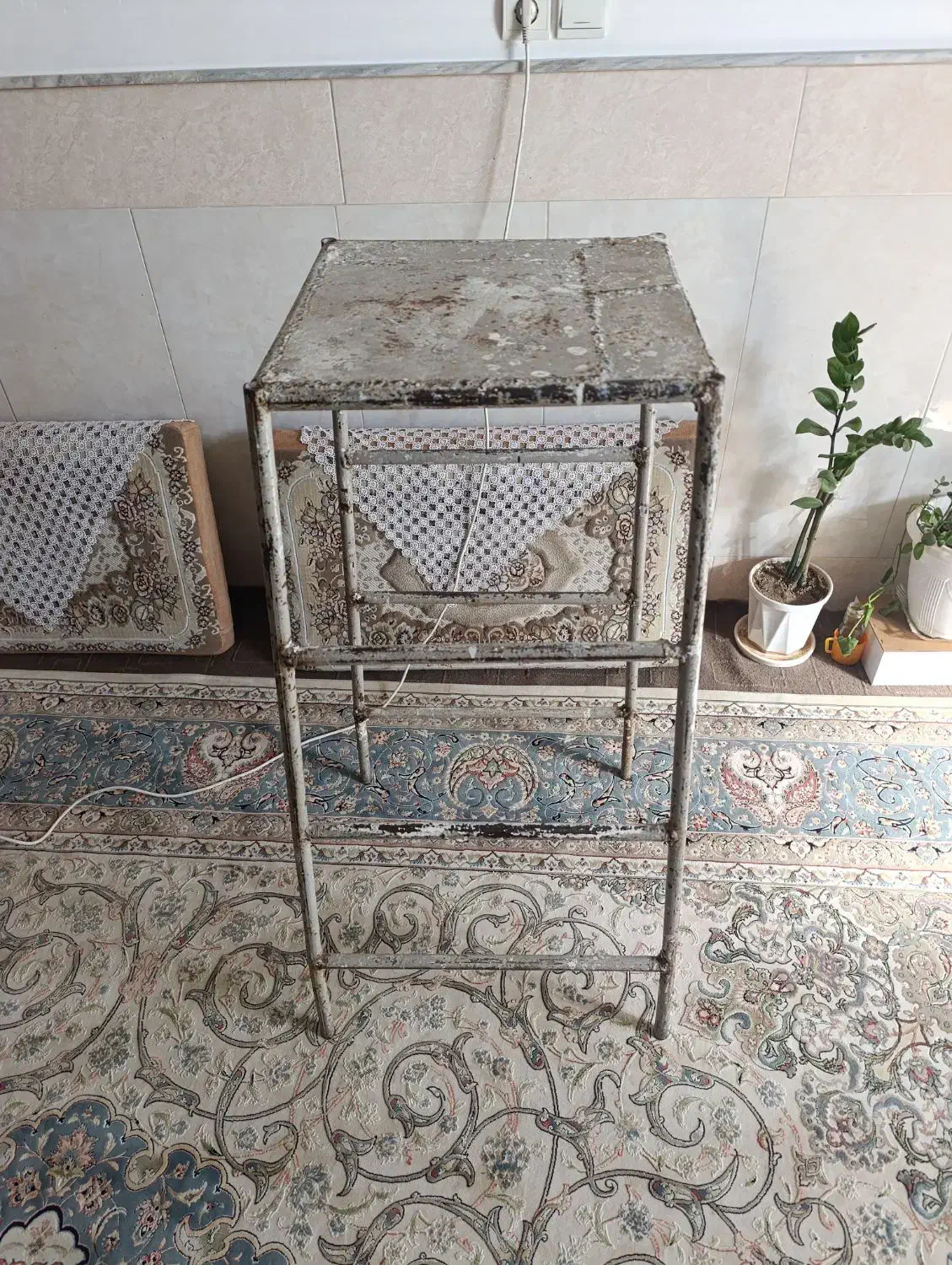 چهارپایه|صندلی و نیمکت|قم, سید معصوم|دیوار