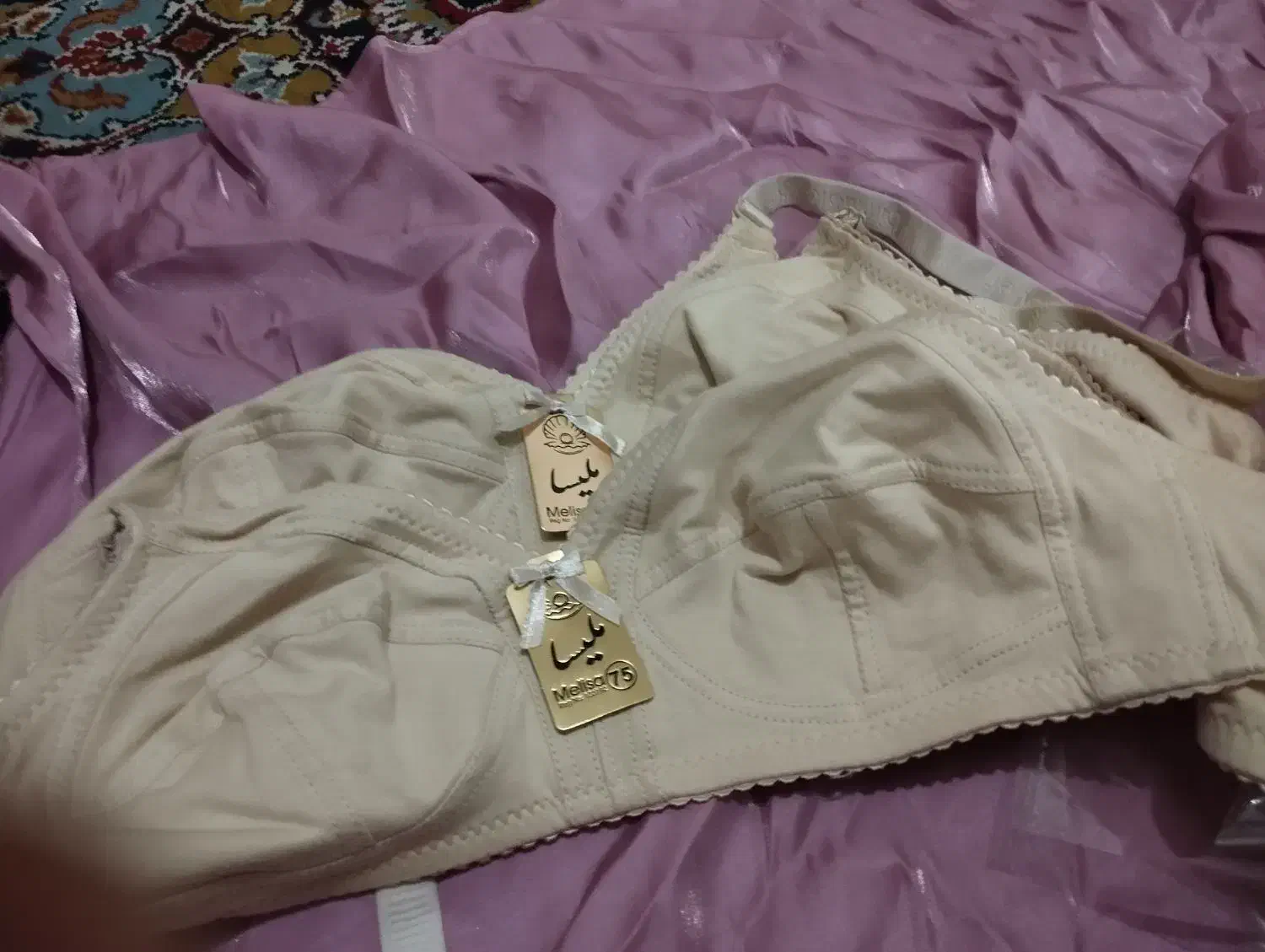 سوتین|لباس|یزد, |دیوار