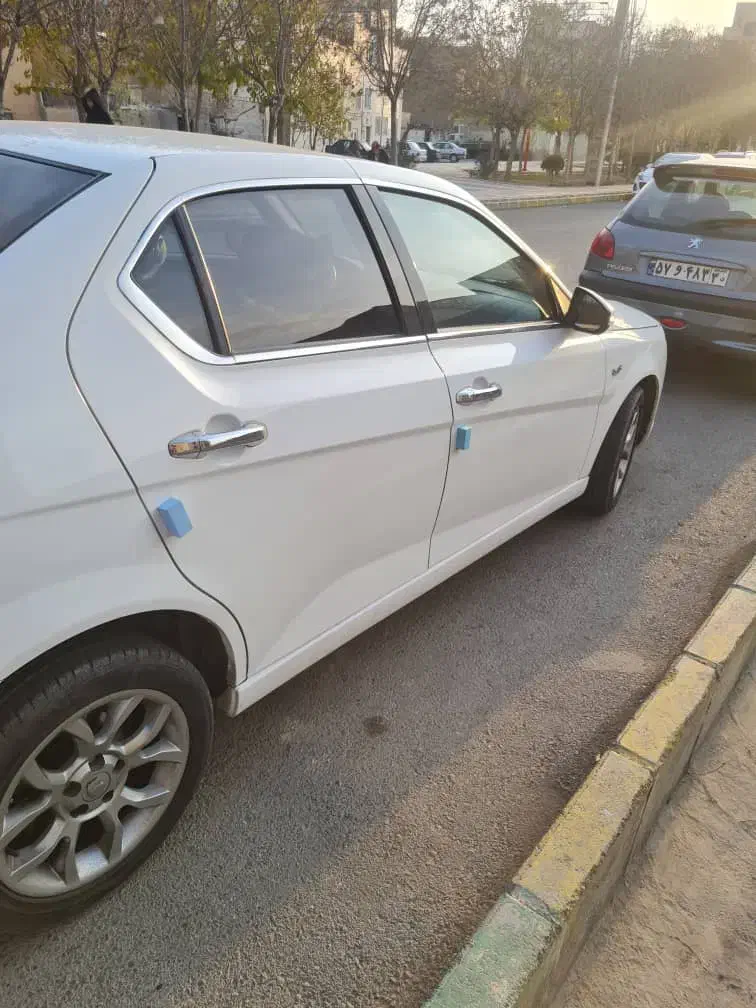 دنا پلاس اتومات مدل 1402|خودرو سواری و وانت|نسیم‌شهر, |دیوار