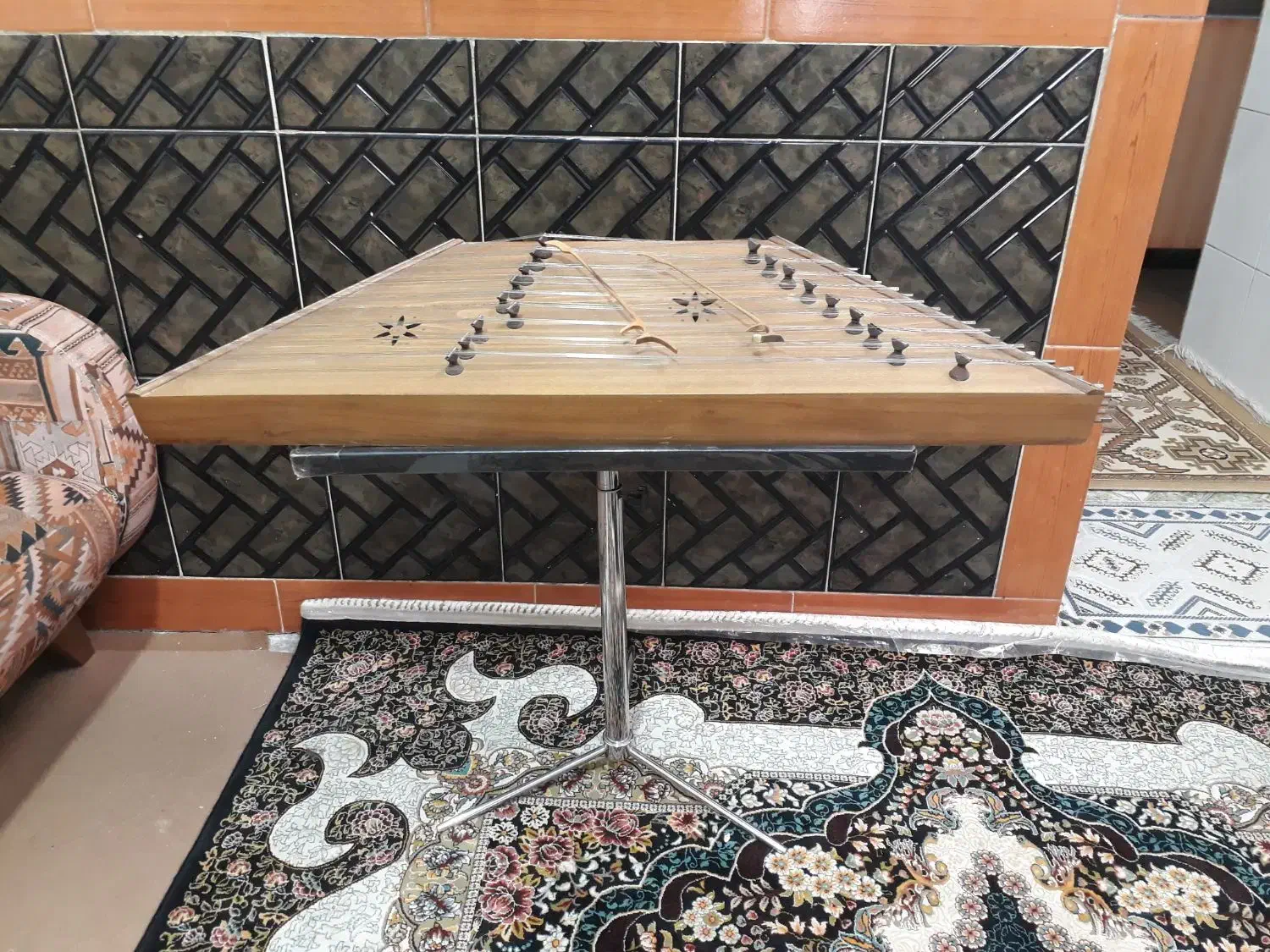 سنتور و مضراب با پایه و کیس|سازهای سنتی|کنگاور, |دیوار