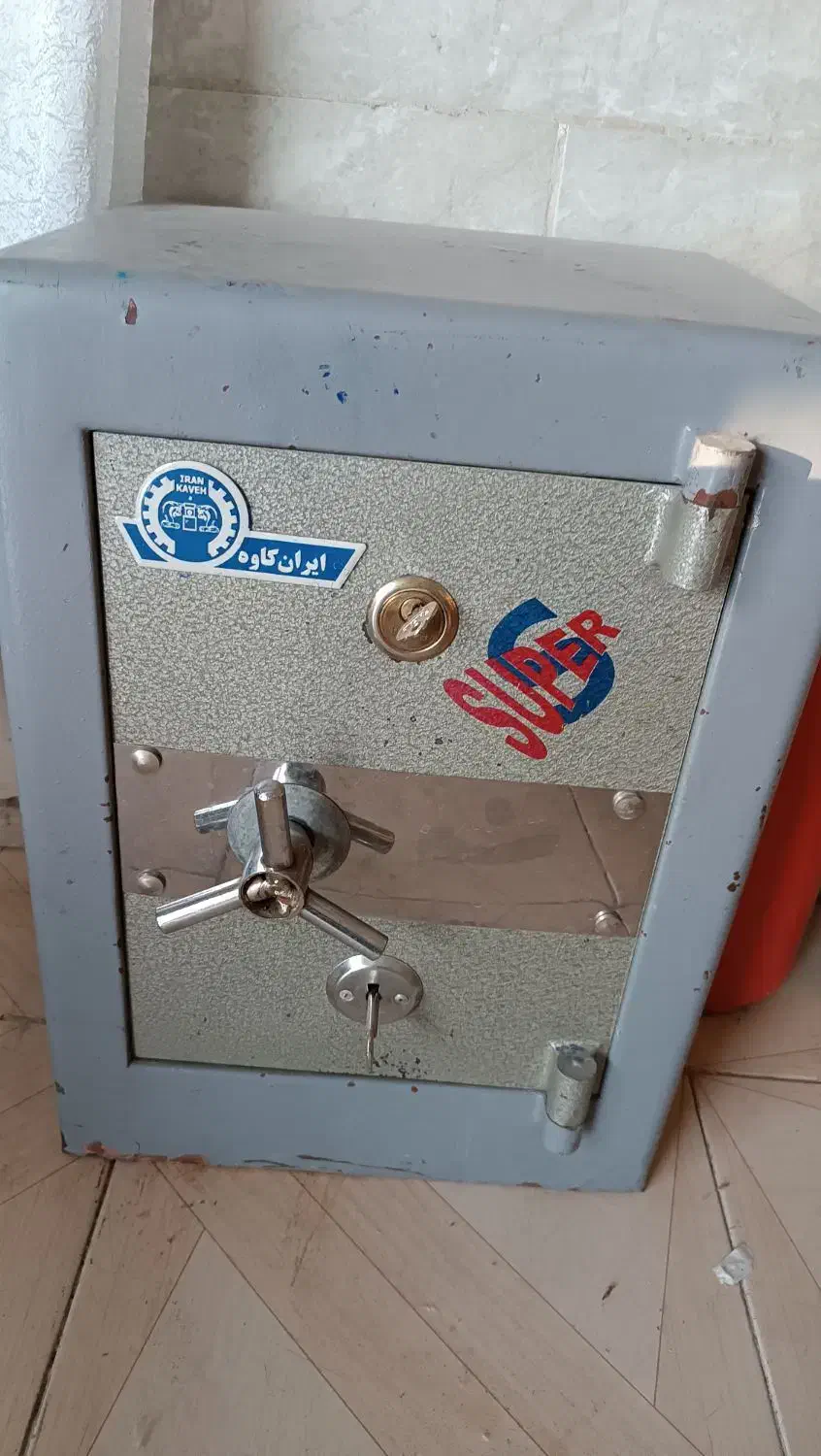 گاوصندق کاوه|ابزارآلات|الشتر, |دیوار