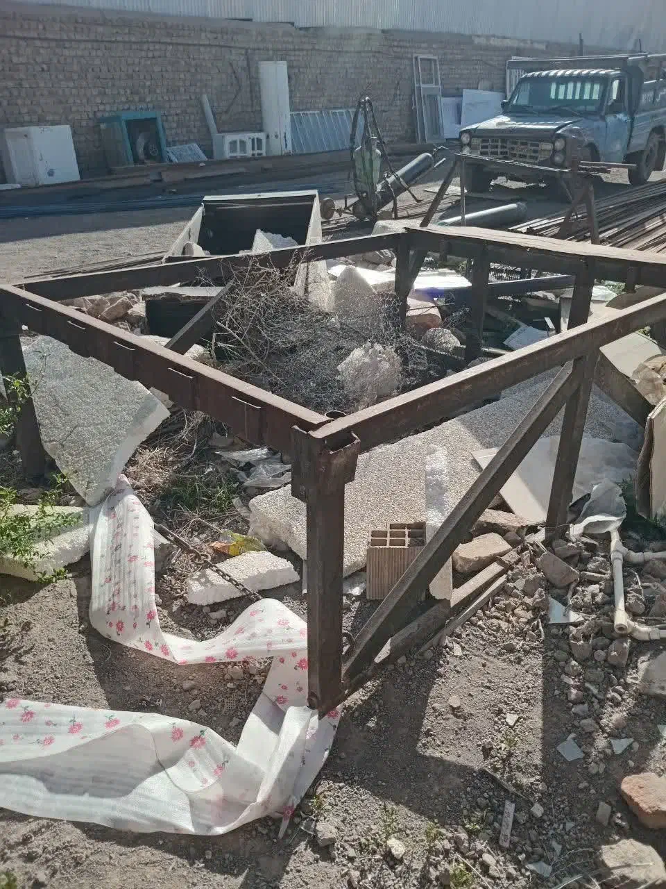 یک عدد باربند نیسان آهن کش ویک عددکفی وانت بار|قطعات یدکی و لوازم جانبی|قم, چهل درخت‎|دیوار