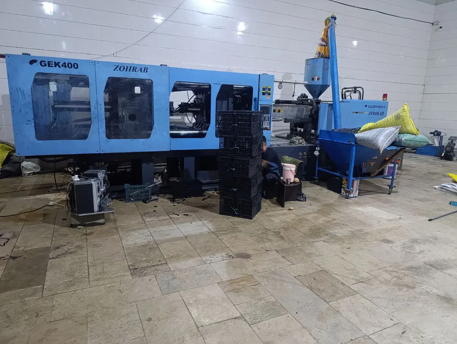 دستگاه تزریق پلاستیک ظهراب 400تن|ماشین‌آلات صنعتی|شریف‌آباد, |دیوار