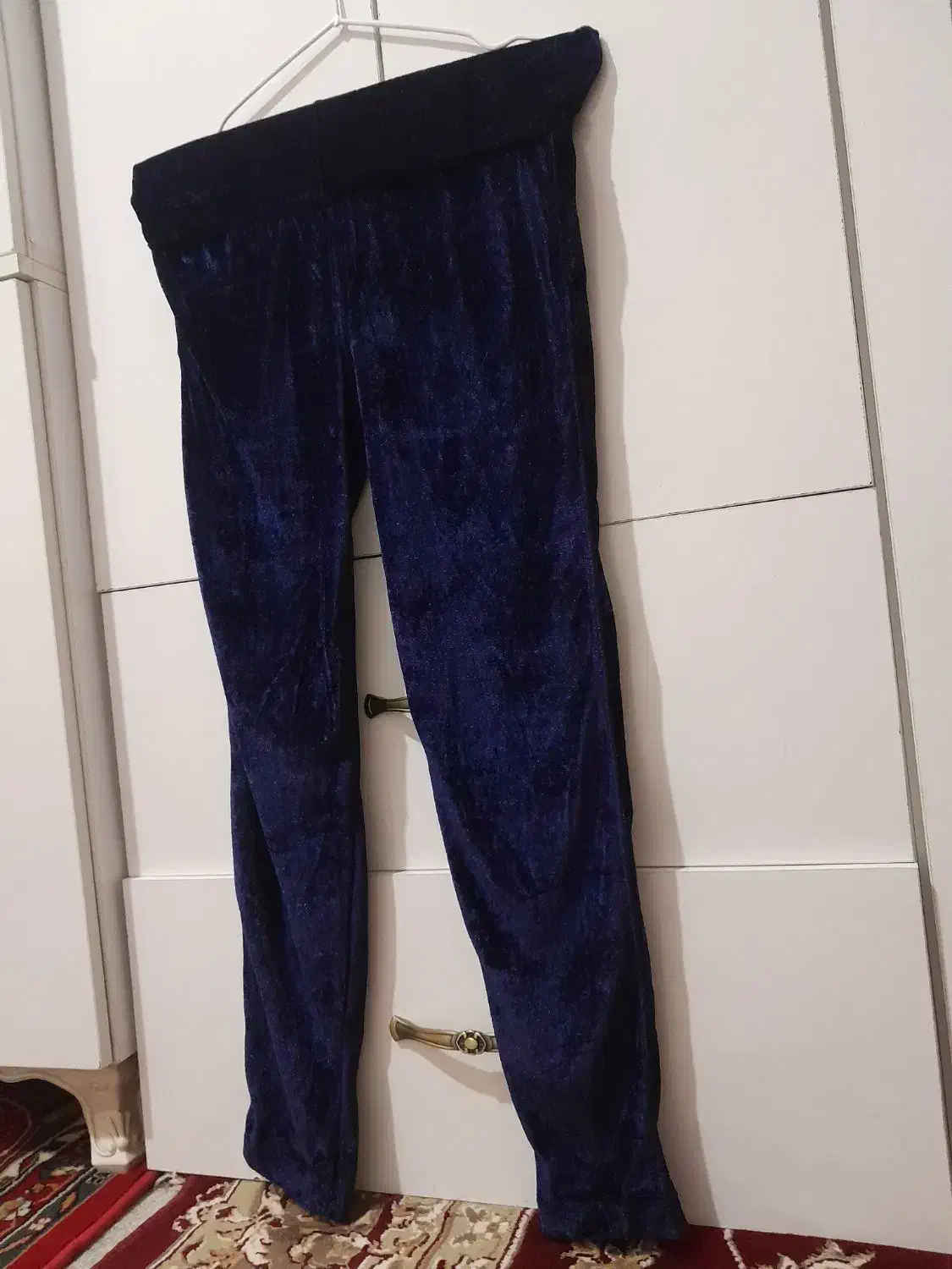 تعدادی لباس تازه|لباس|ایلخچی, |دیوار