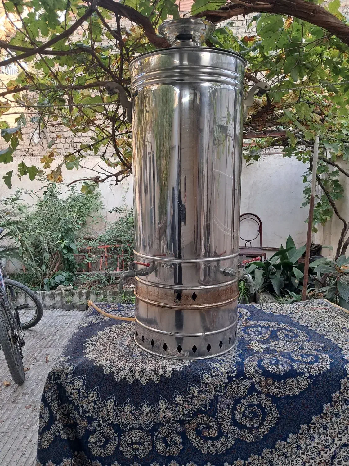 سماورخیلی بزرگ هیئتی-۲ شیره|سماور، چایساز، قهوهساز|گرگان, |دیوار