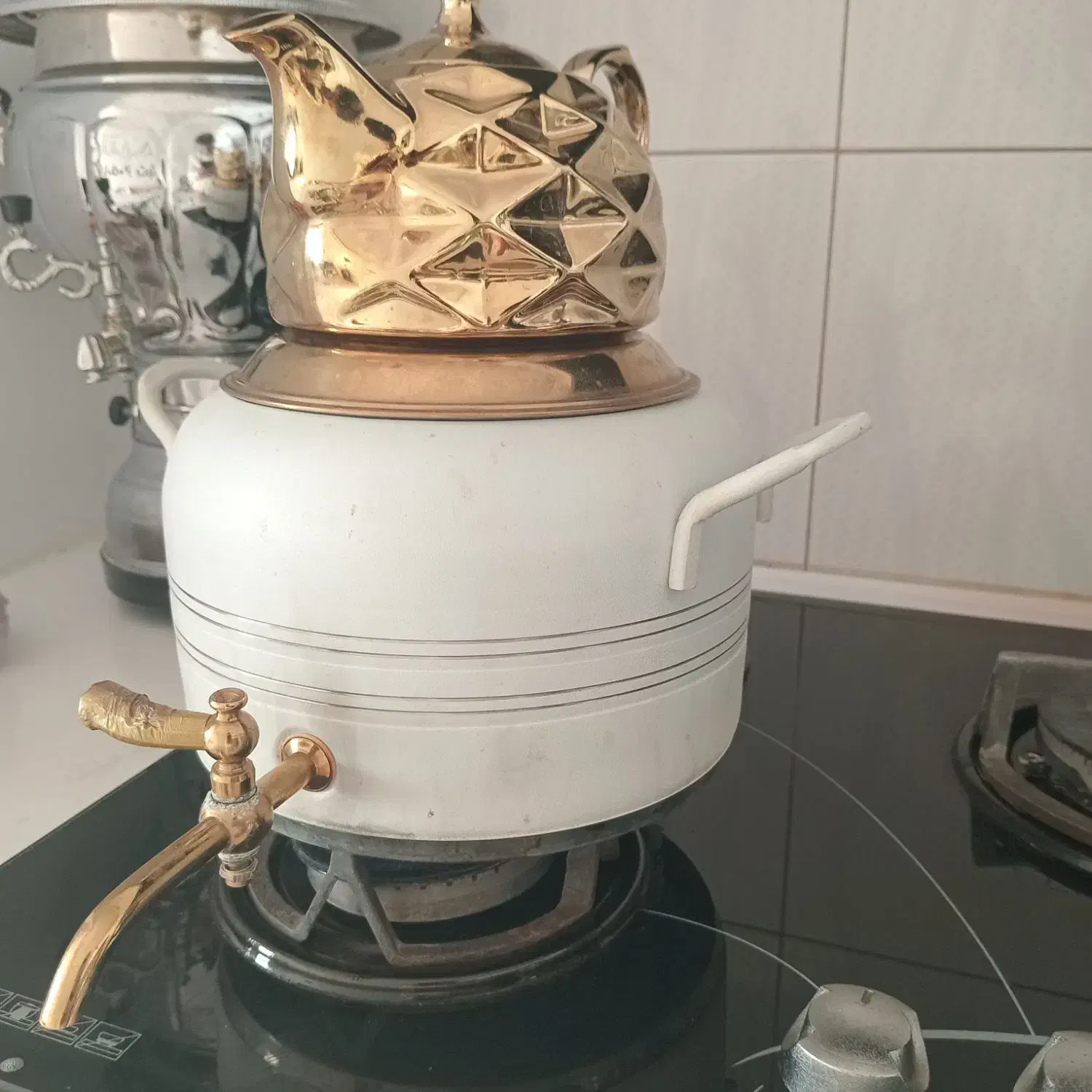 سلام کتری وقوری چینی به فروش میرسد|قوری، کتری، قهوه‌ساز دستی|خرم‌آباد, |دیوار