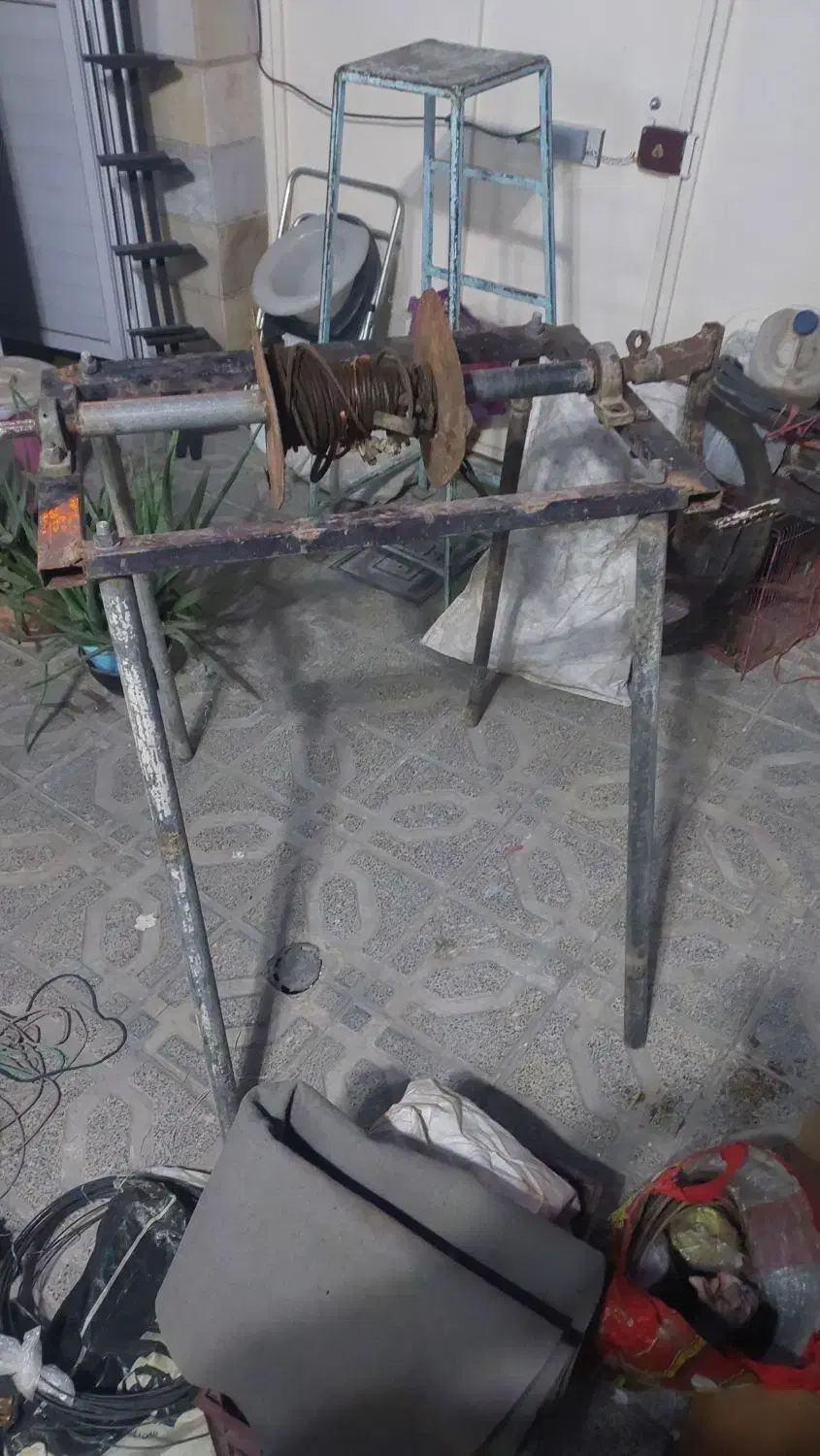 چرخ چاهکنی|ابزارآلات|ری, صفاییه (چشمه علی)|دیوار