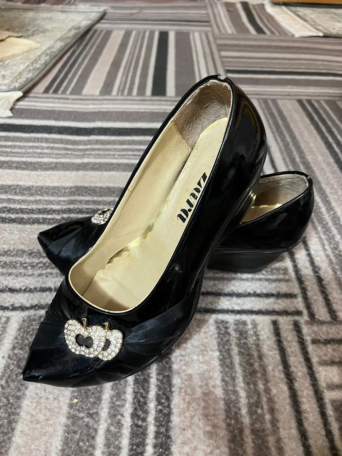 کفش مجلسی|کیف، کفش، کمربند|بومهن, |دیوار