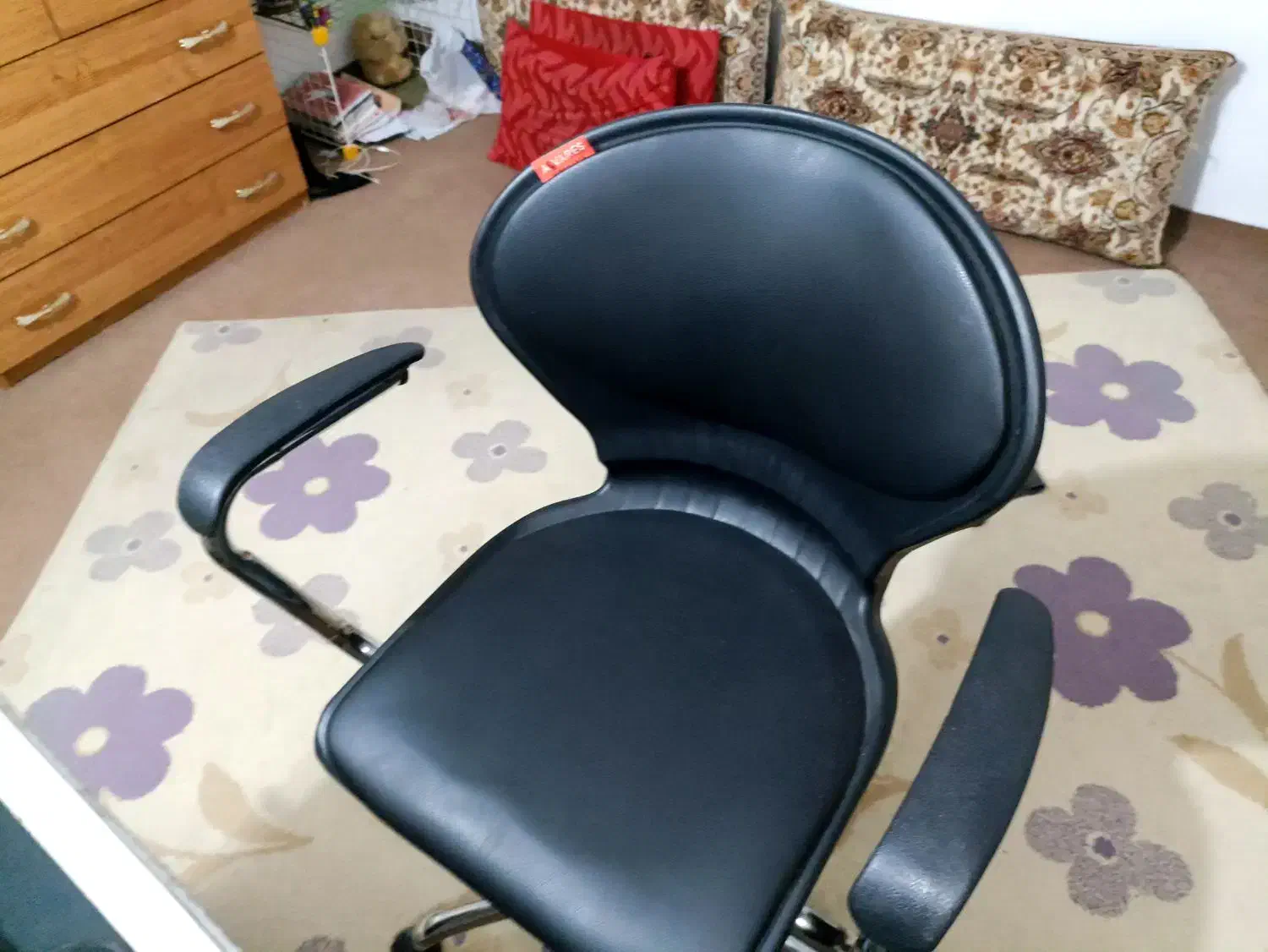 صندلی نو یک خط ندارن خیلی خیلی نو هست|صندلی و نیمکت|قائن, |دیوار