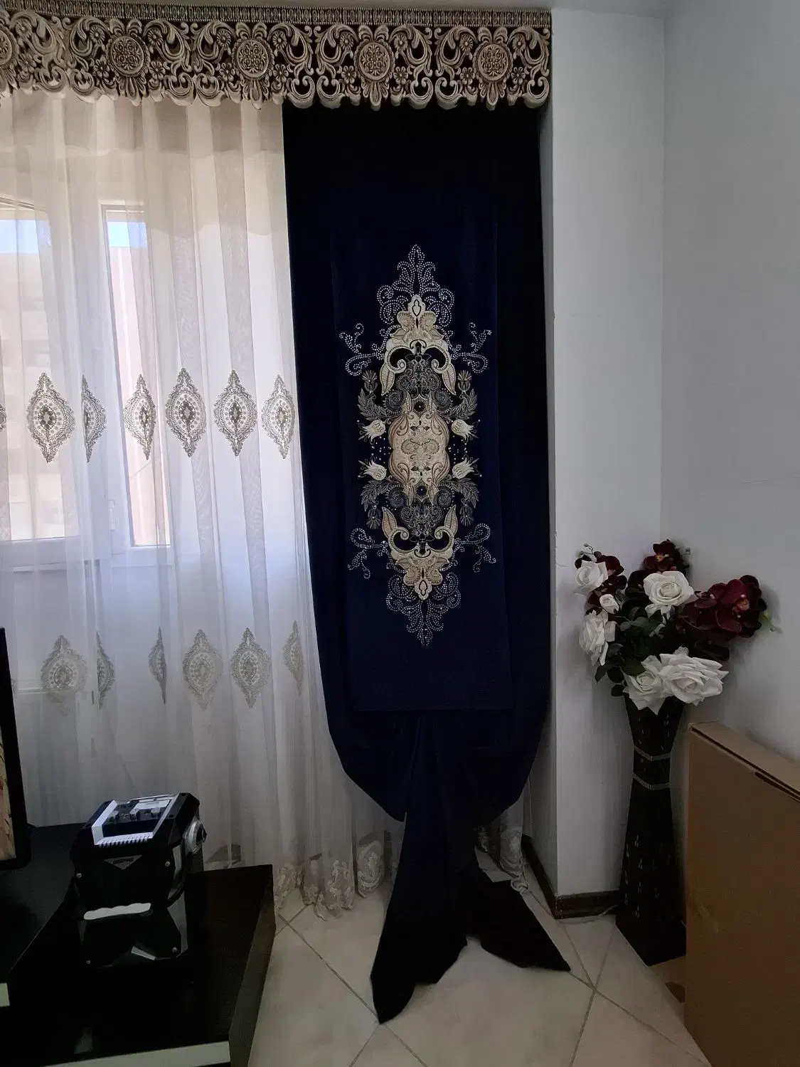 دکور پرده مخمل دو عدد آبی درباری درحد نو|پرده، رانر، رومیزی|شاهین‌شهر, مسکن مهر|دیوار