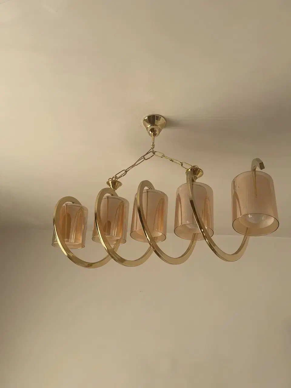 لوستر مدل فنر|لوستر و چراغ آویز|لاهیجان, انقلاب|دیوار