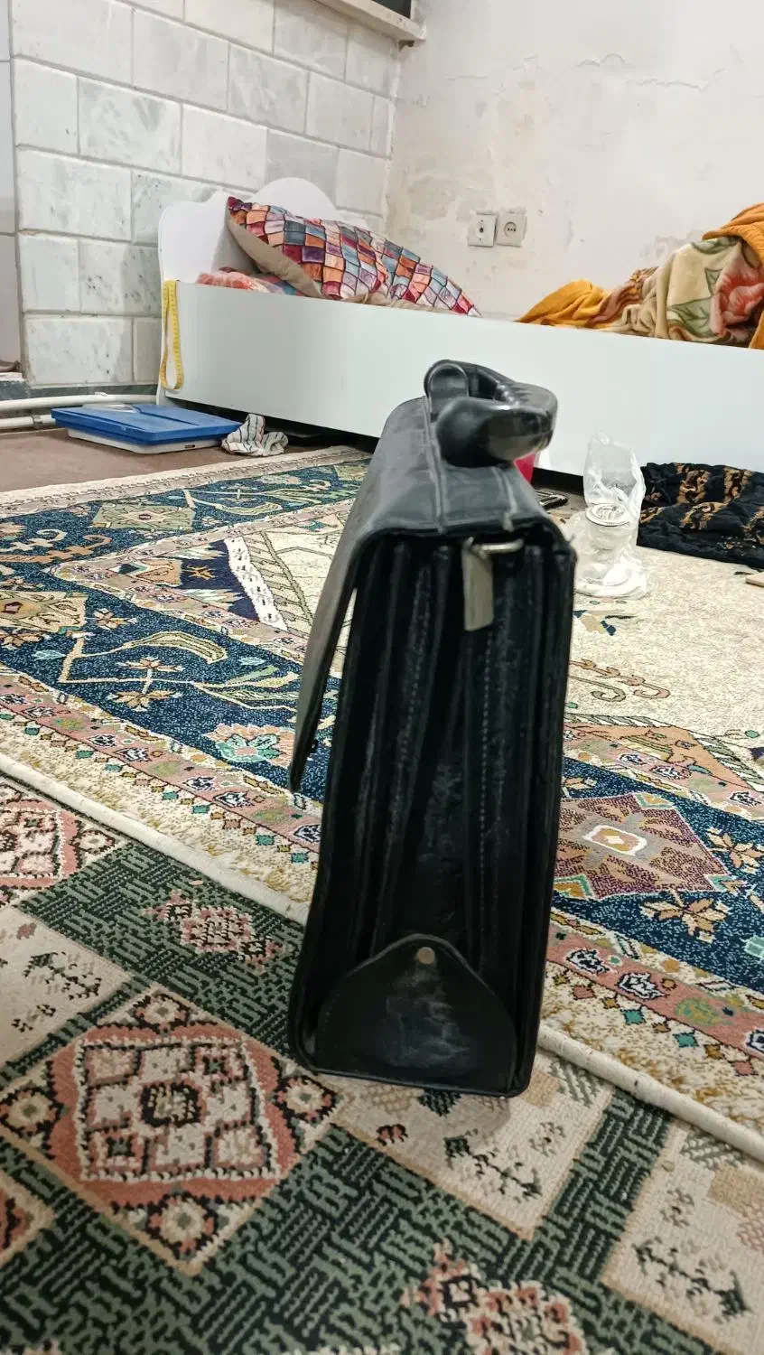 کیف چرمی با قفل رمزی|کیف، کفش، کمربند|تهران, امام زاده عبدالله|دیوار