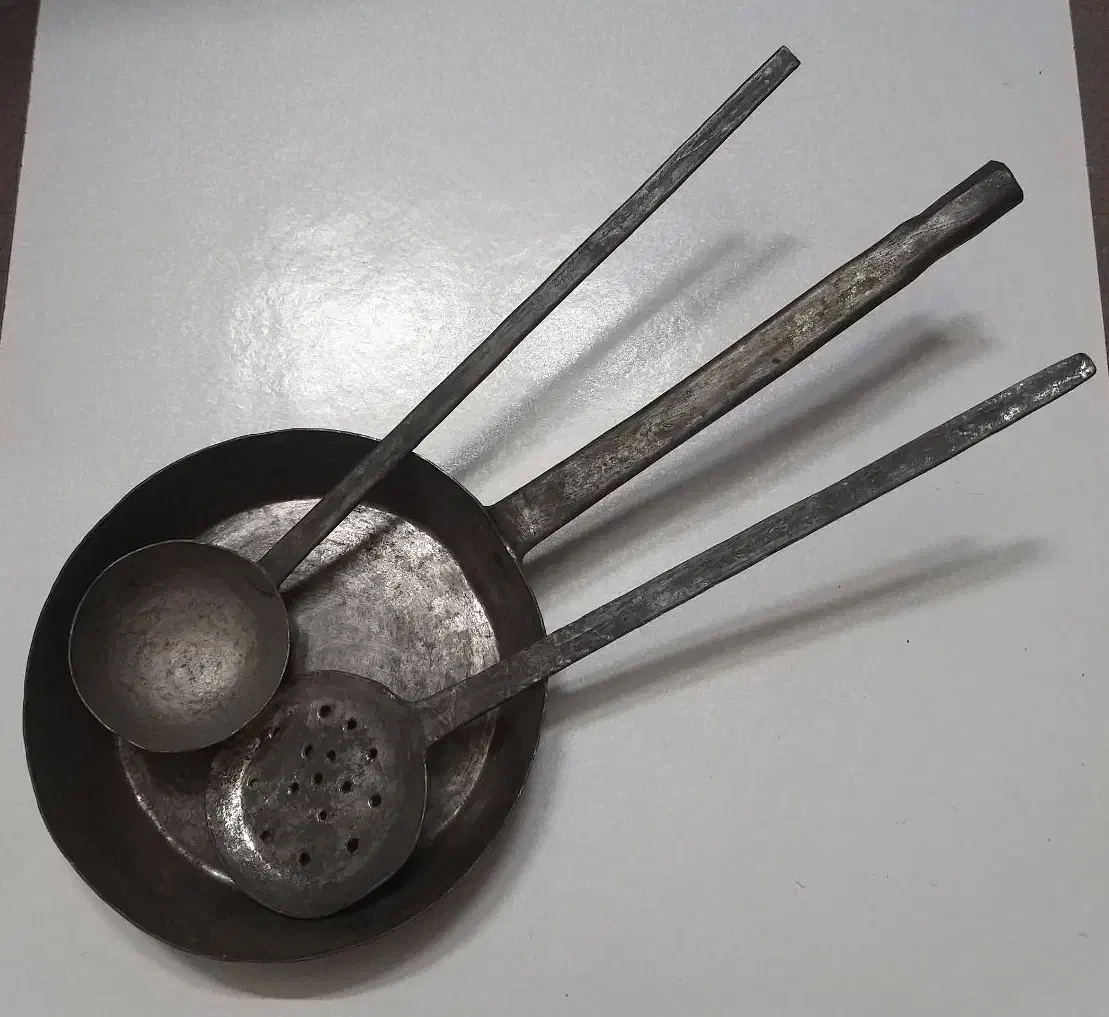 ماهیتابه مسی با کفگیر و ملاقه قدیمی|کلکسیون اشیاء عتیقه|گرگان, |دیوار